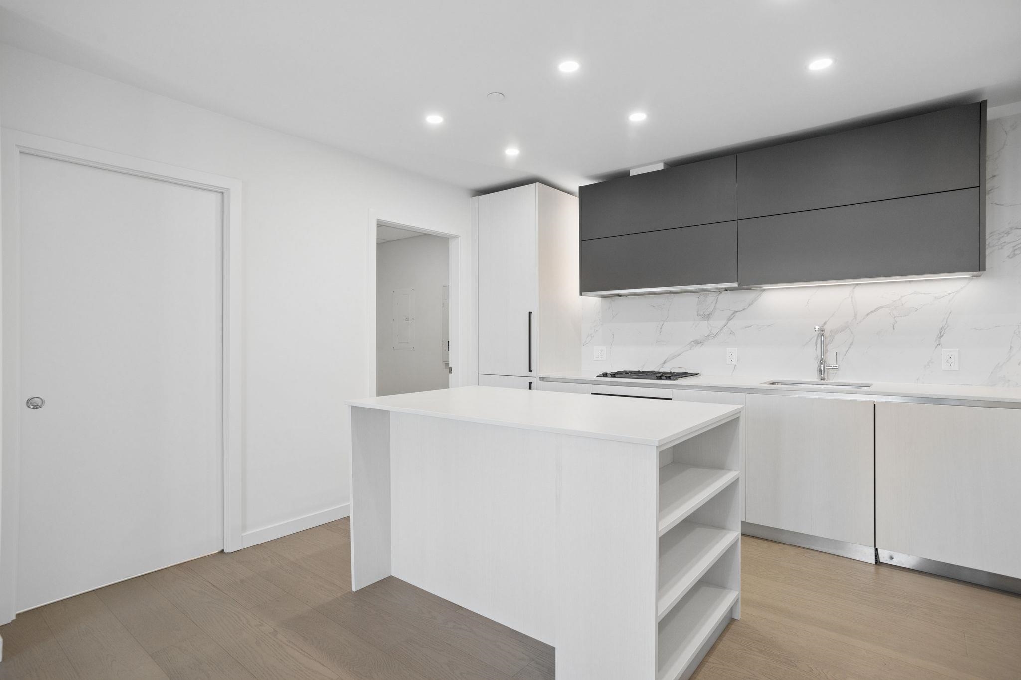 608 8415 GRANVILLE STREET