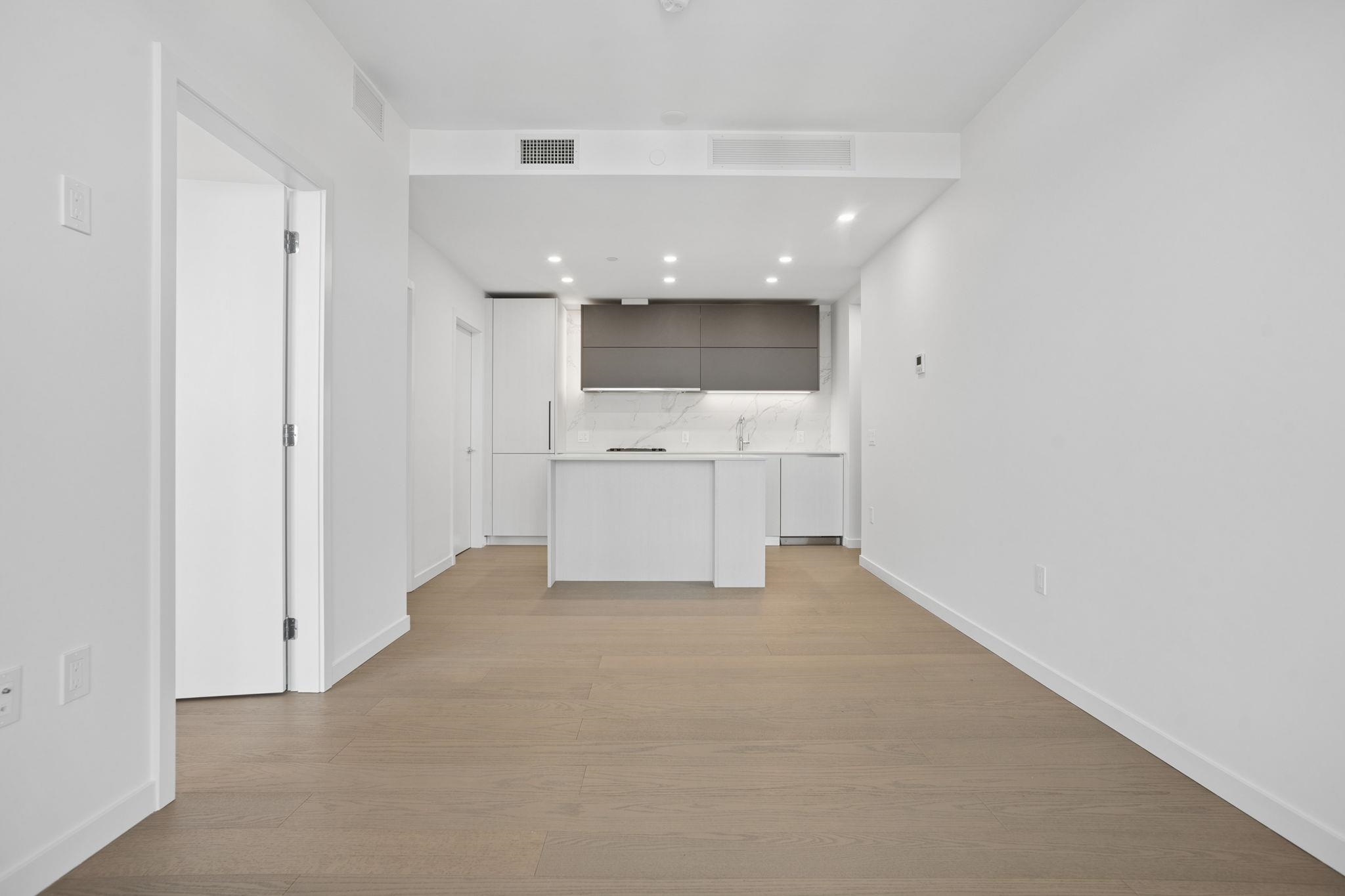 608 8415 GRANVILLE STREET