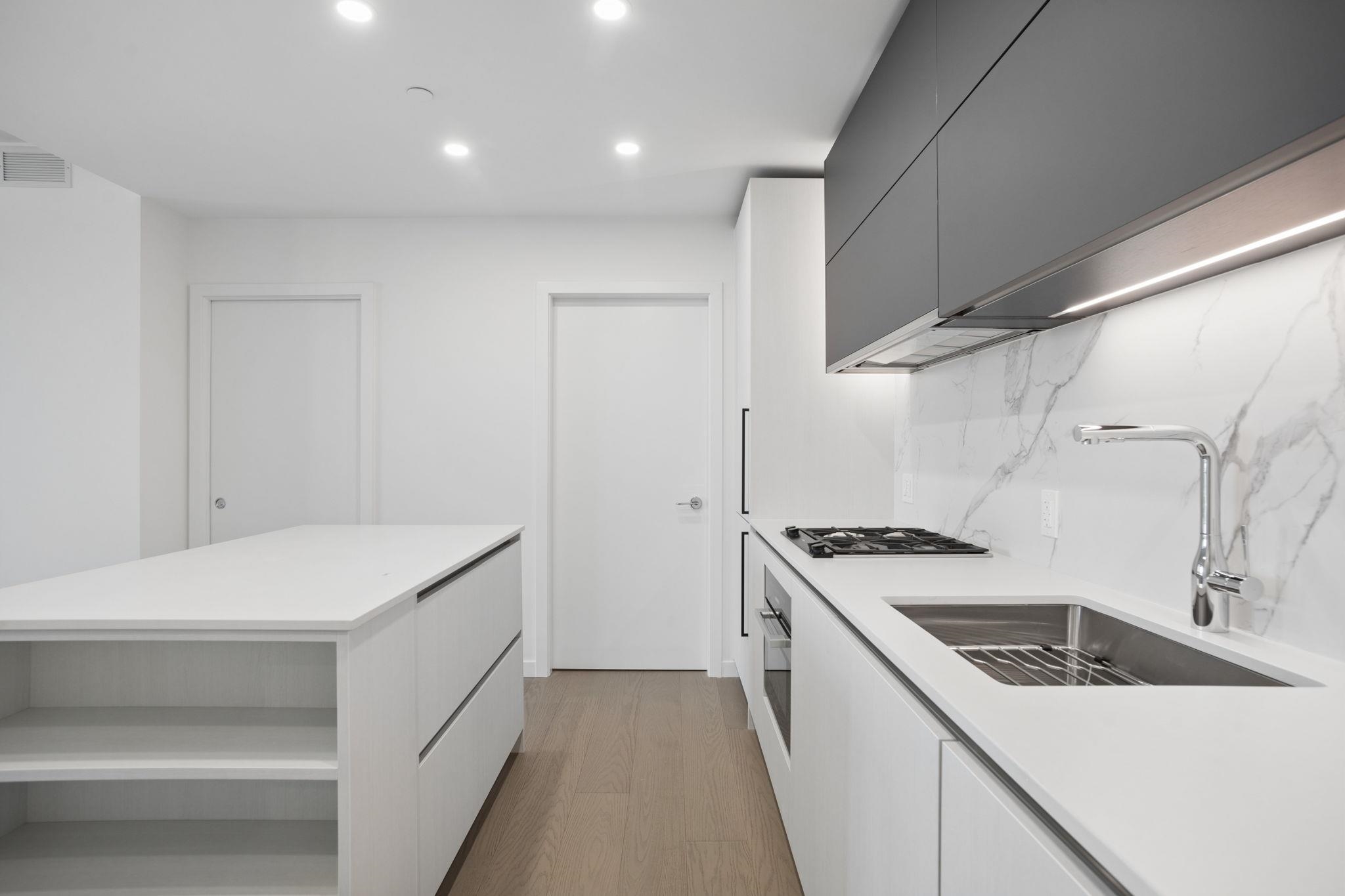 608 8415 GRANVILLE STREET