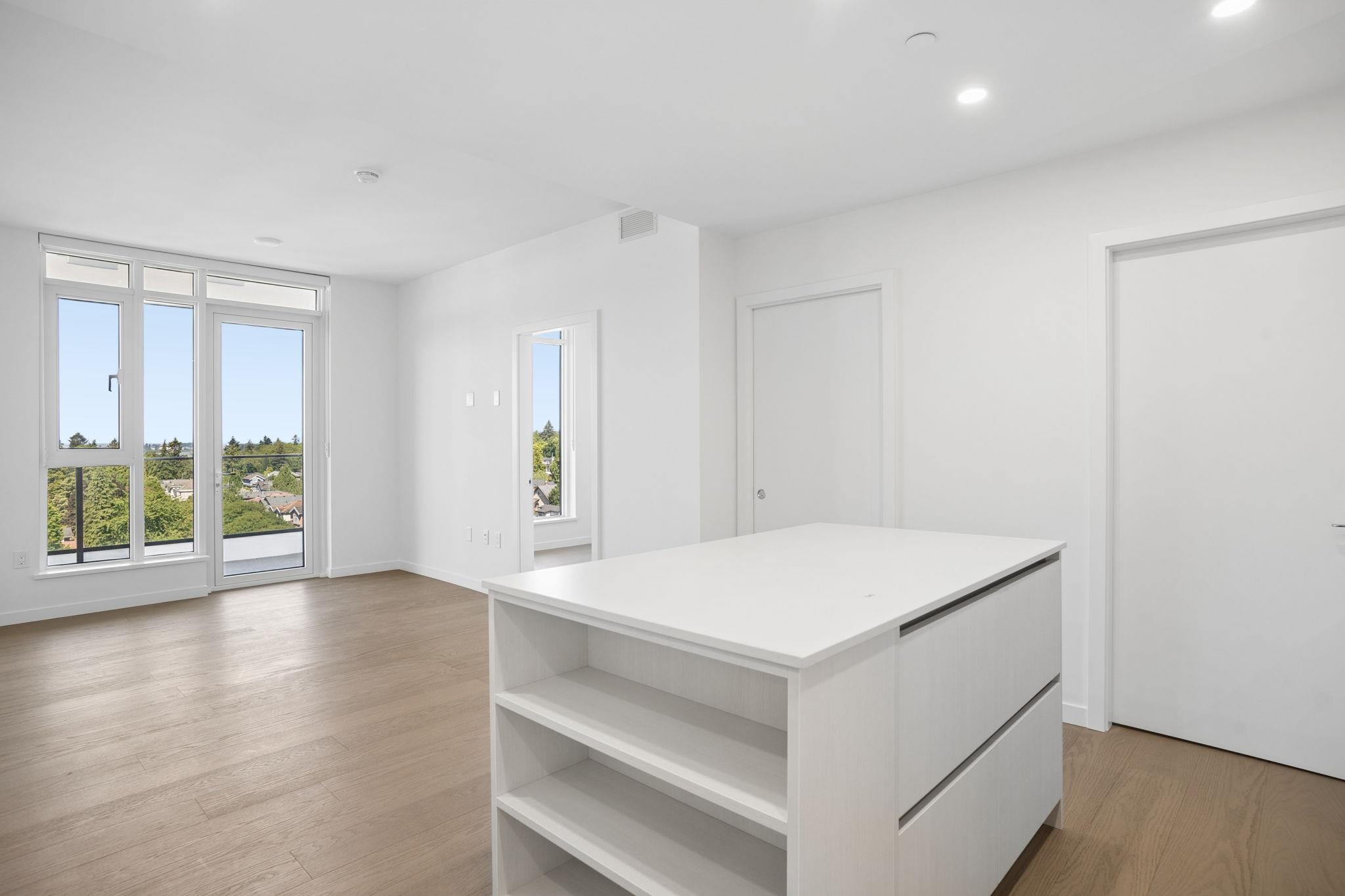 608 8415 GRANVILLE STREET