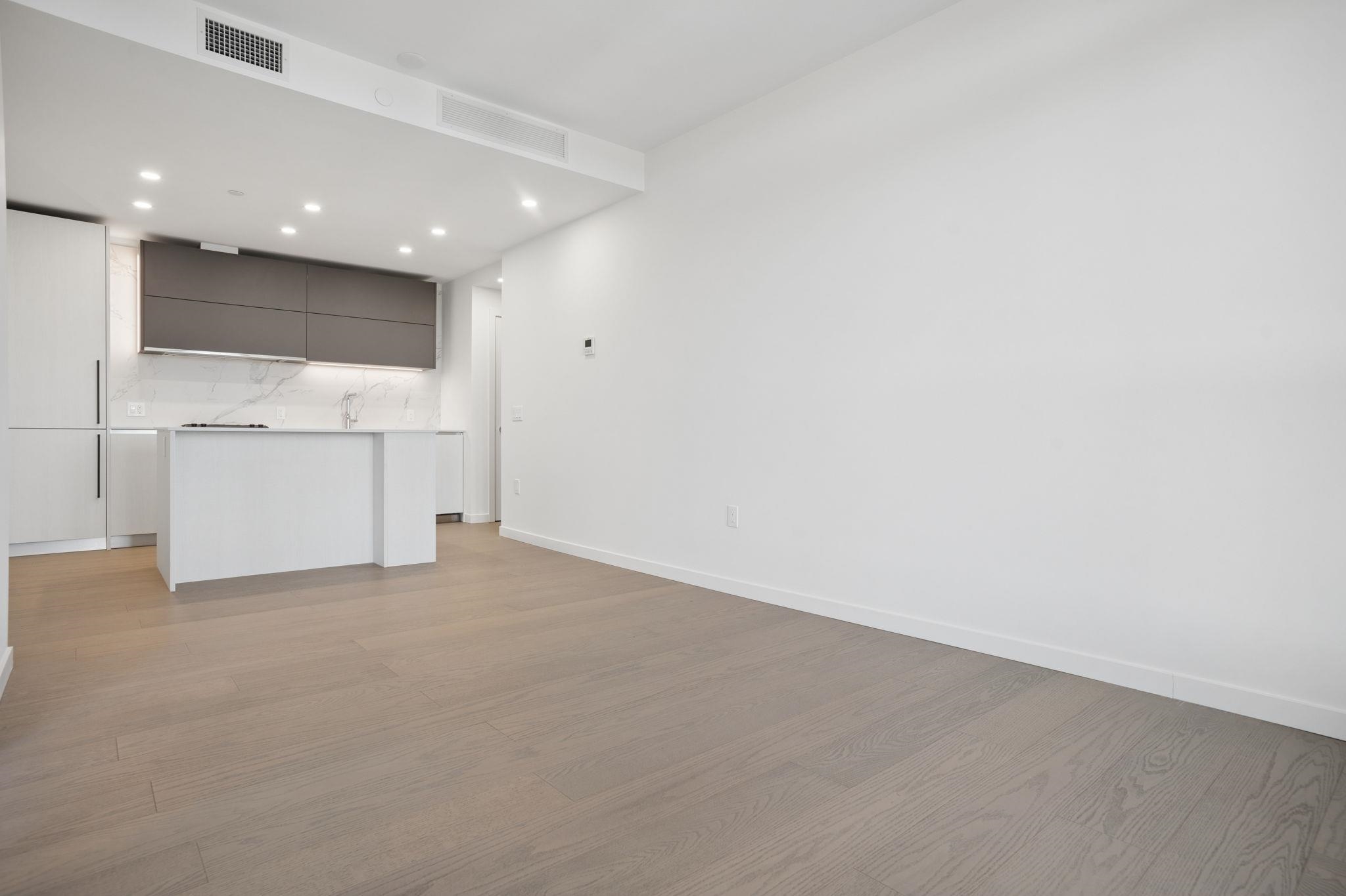 608 8415 GRANVILLE STREET