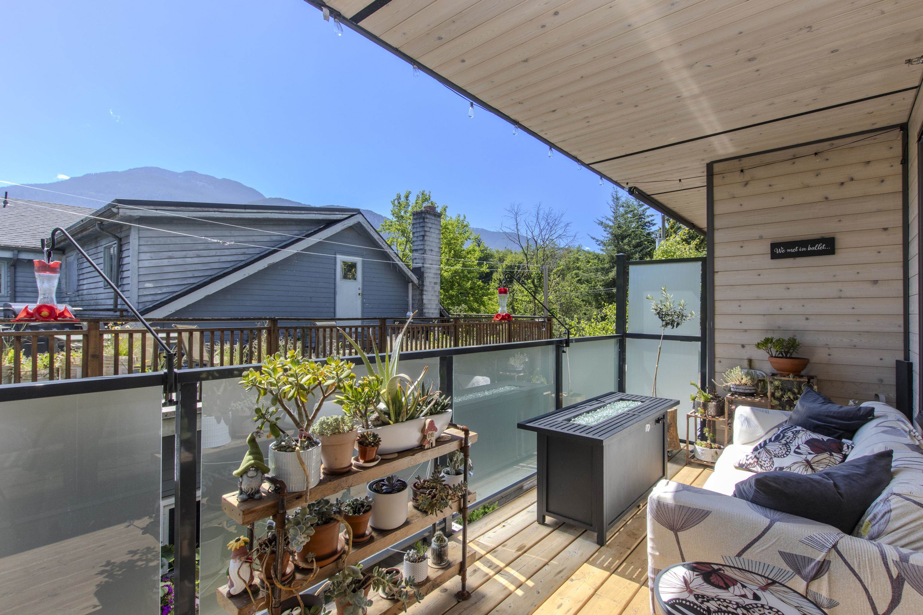 4 1089 WILSON CRESCENT