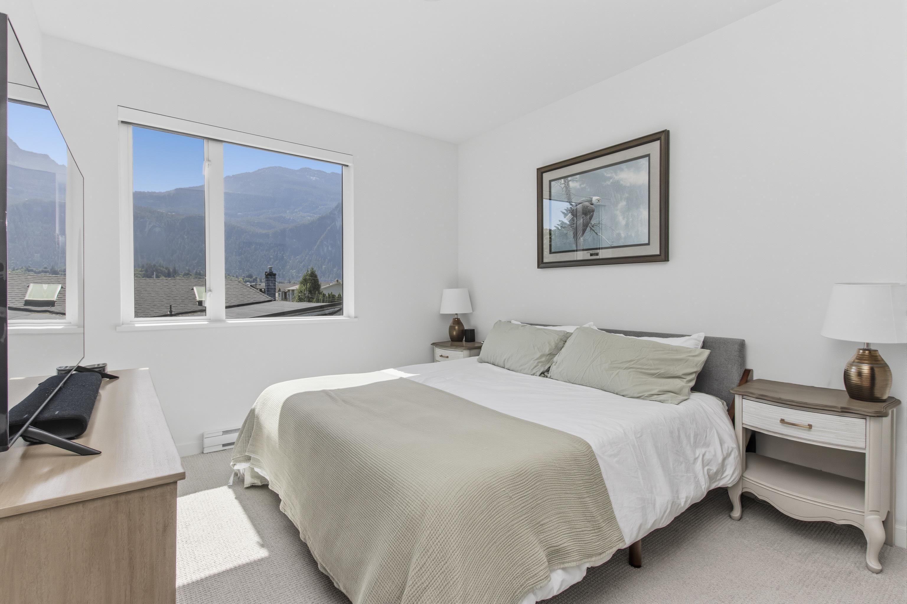 4 1089 WILSON CRESCENT