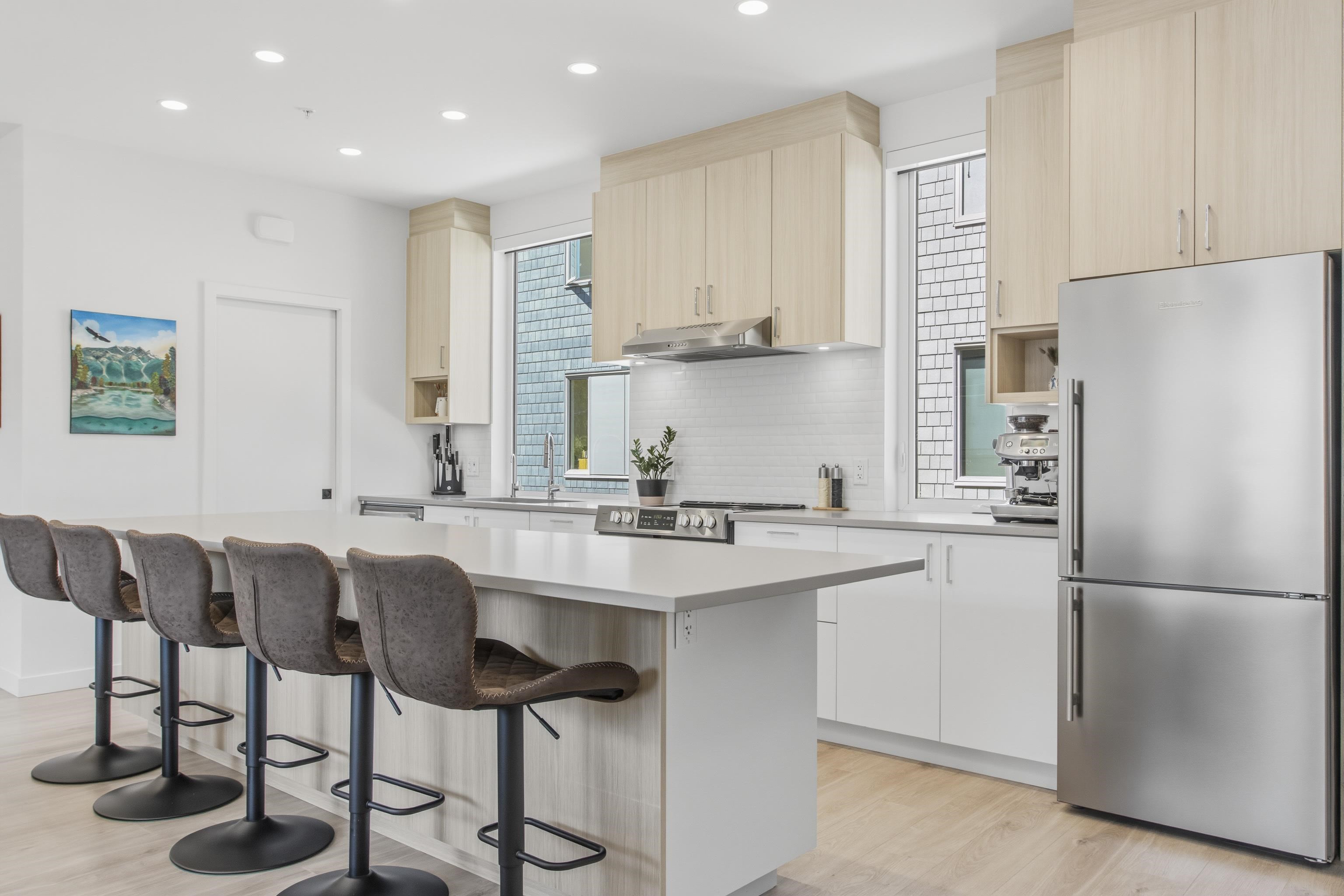 4 1089 WILSON CRESCENT
