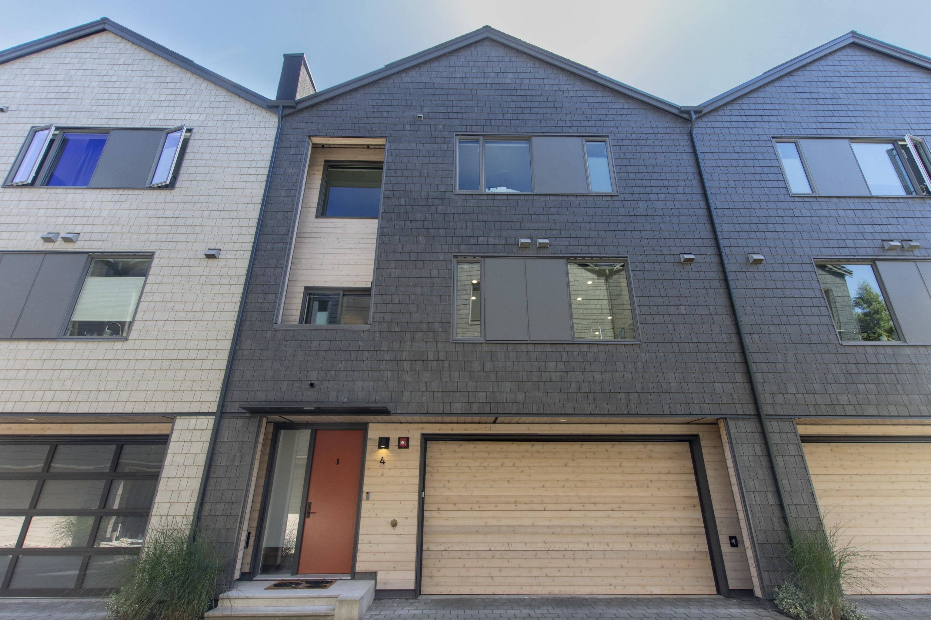 4 1089 WILSON CRESCENT