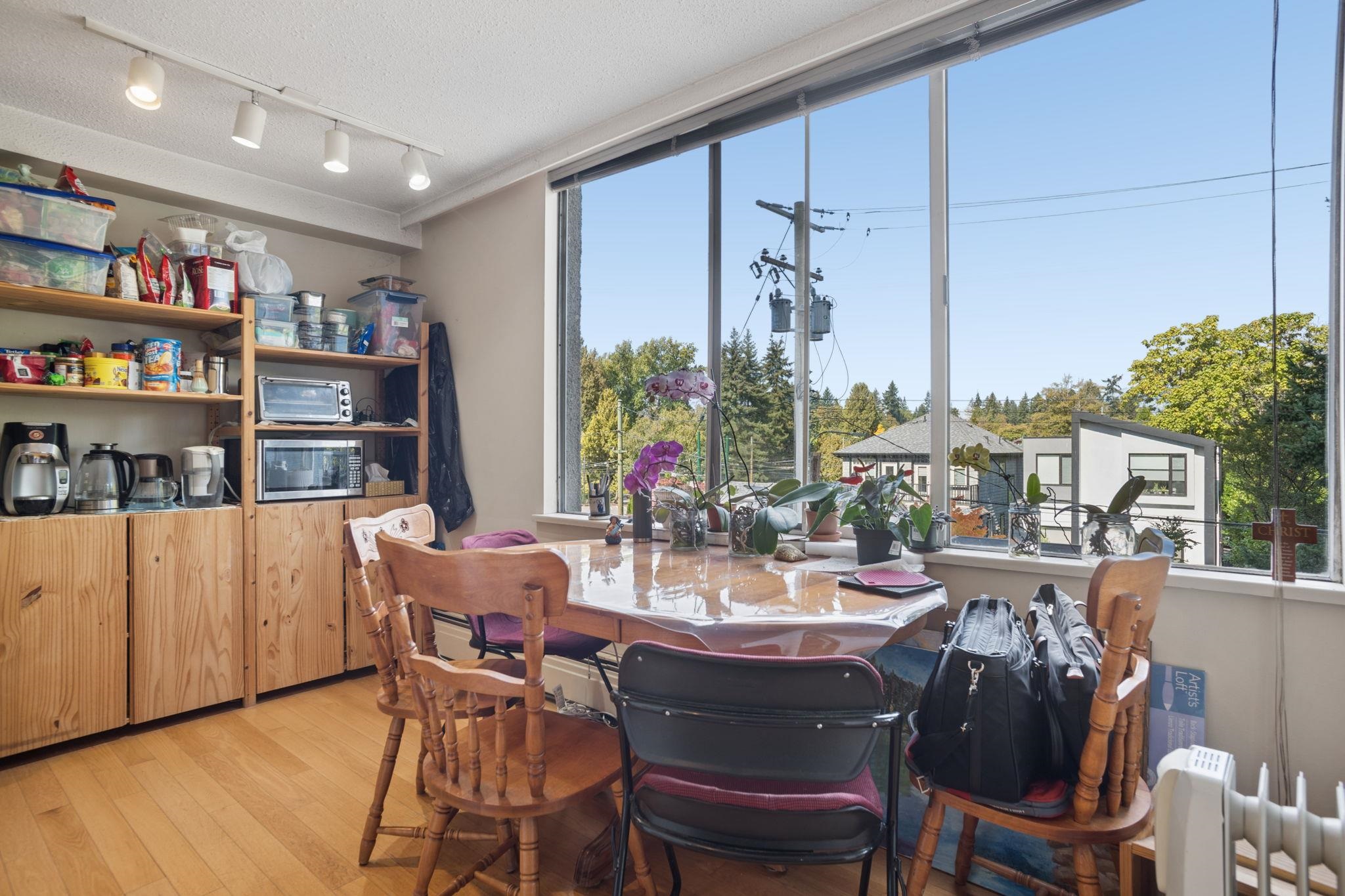 201 4691 W 10TH AVENUE