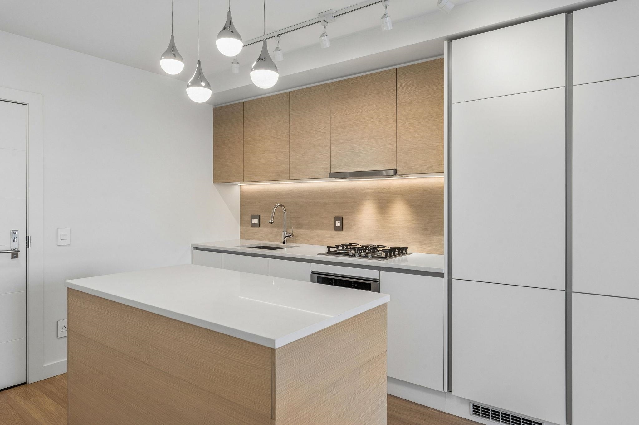 1808 525 FOSTER AVENUE
