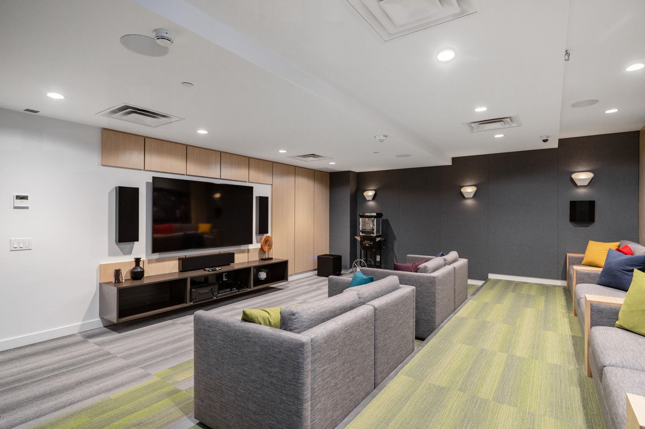 1808 525 FOSTER AVENUE