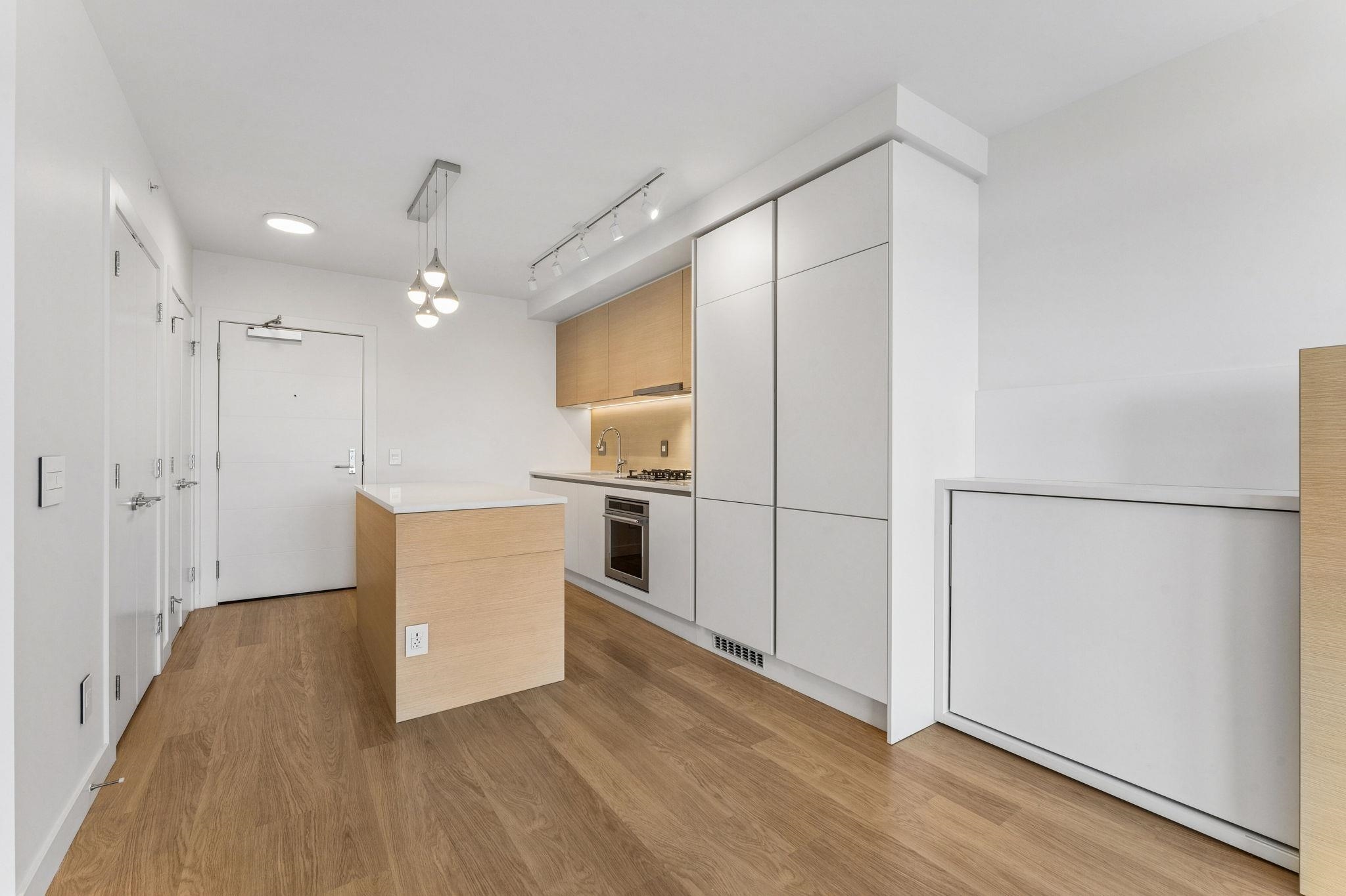 1808 525 FOSTER AVENUE