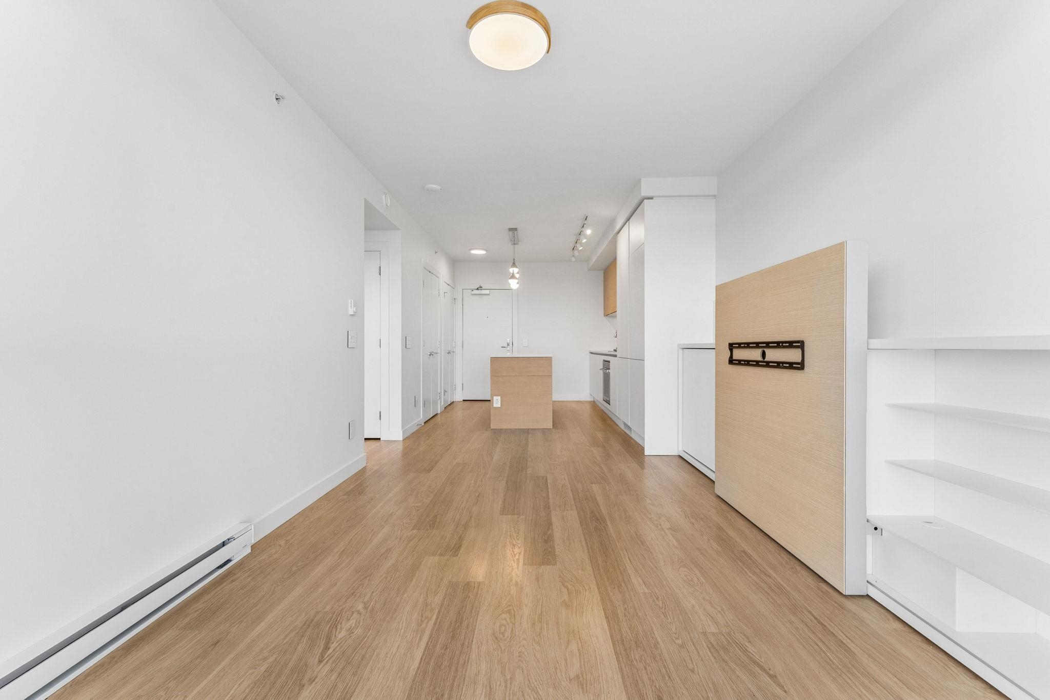 1808 525 FOSTER AVENUE