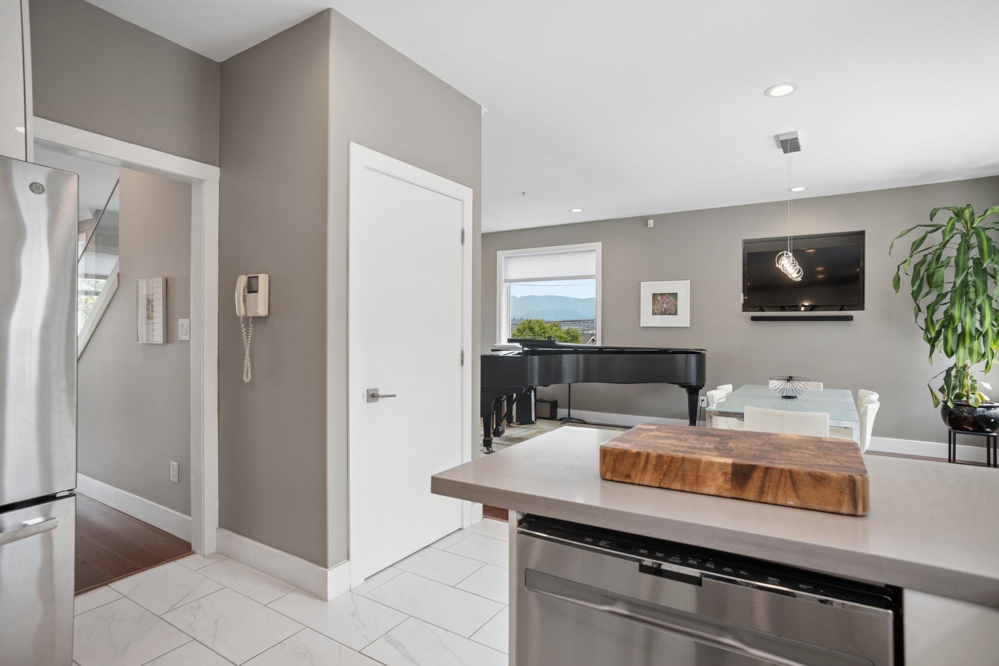2808 WALL STREET