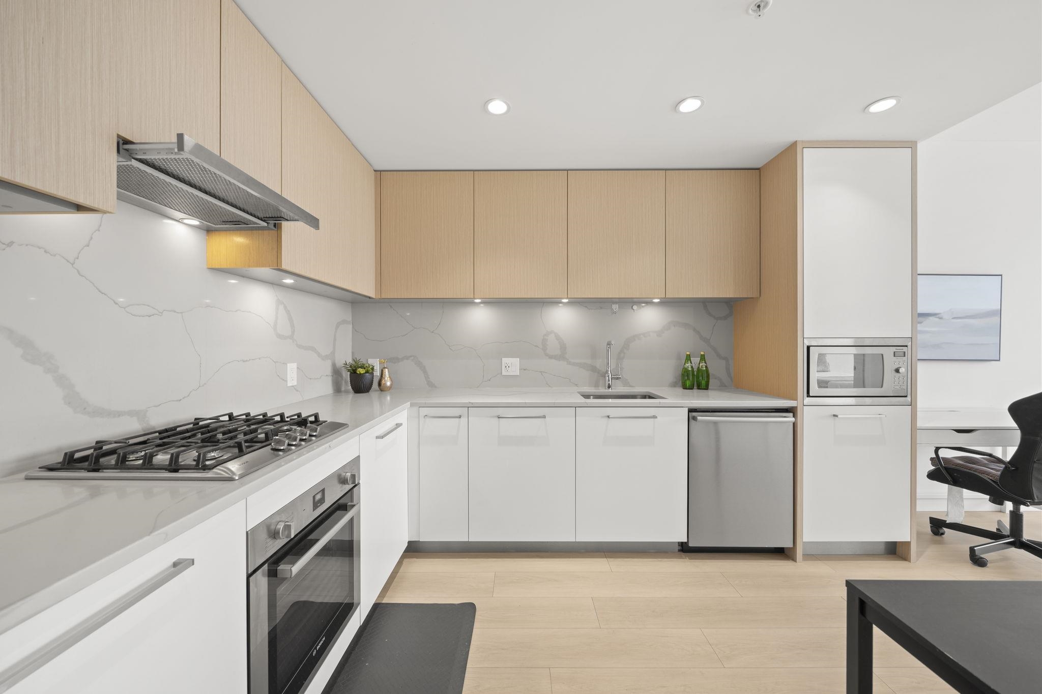 1307 567 CLARKE ROAD