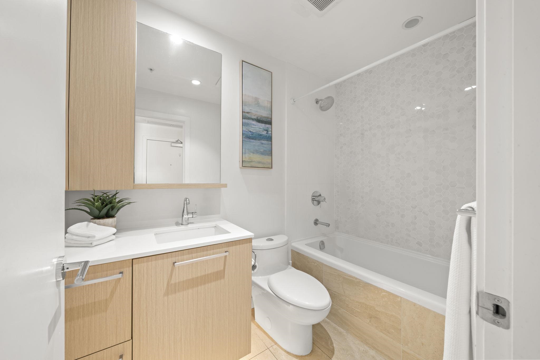 1307 567 CLARKE ROAD