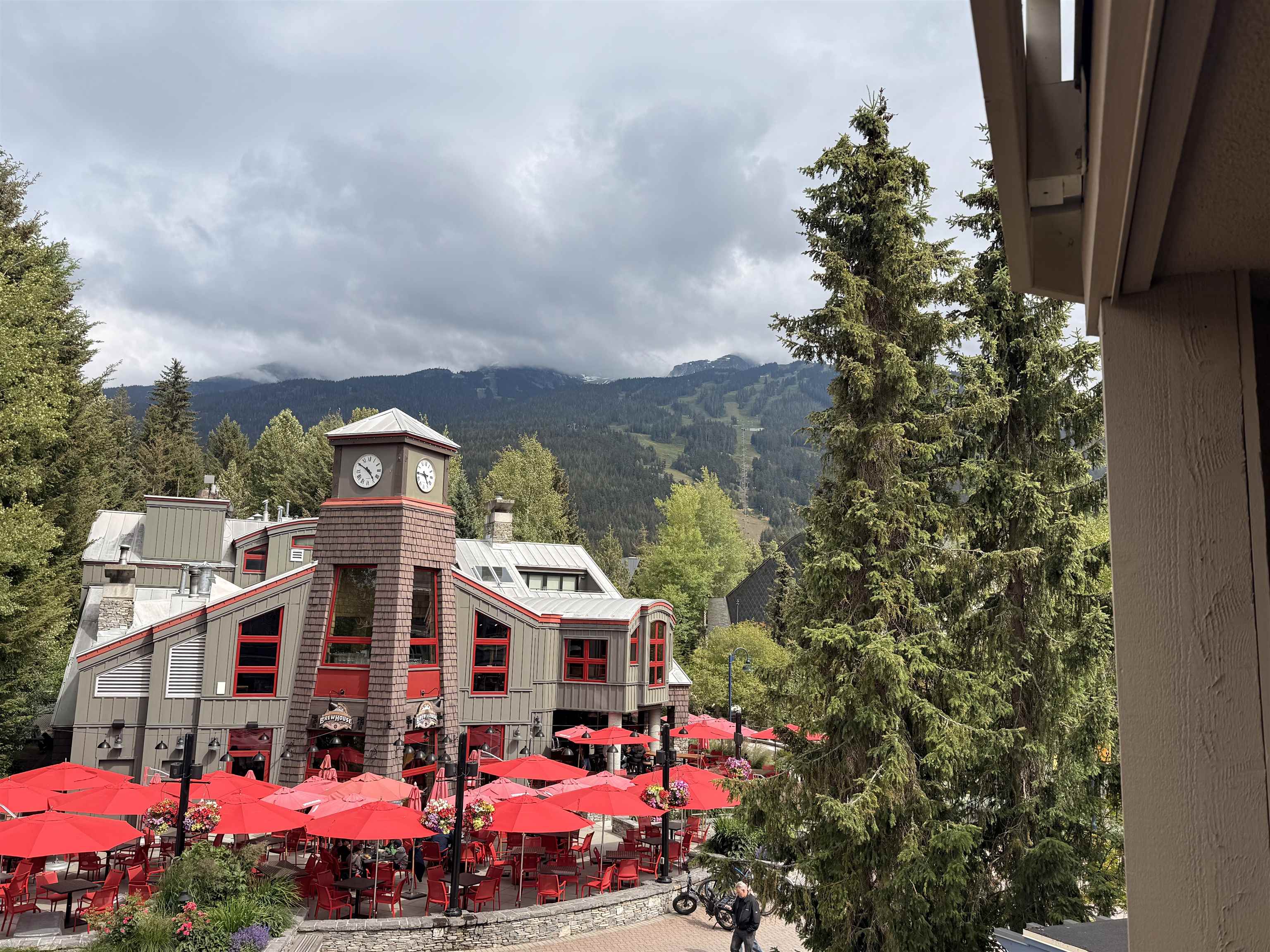 216 4338 MAIN STREET