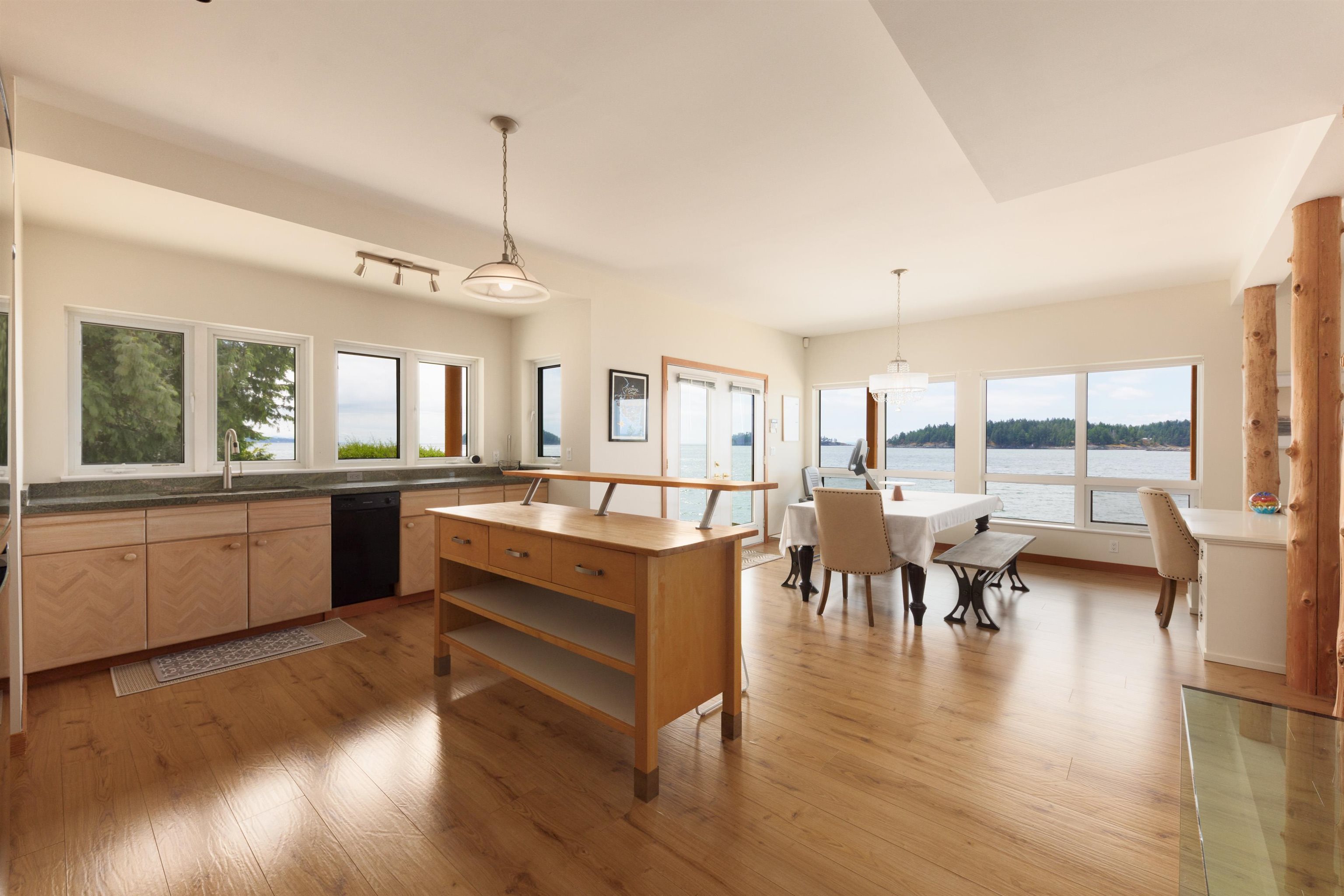6655 SUNSHINE COAST HIGHWAY