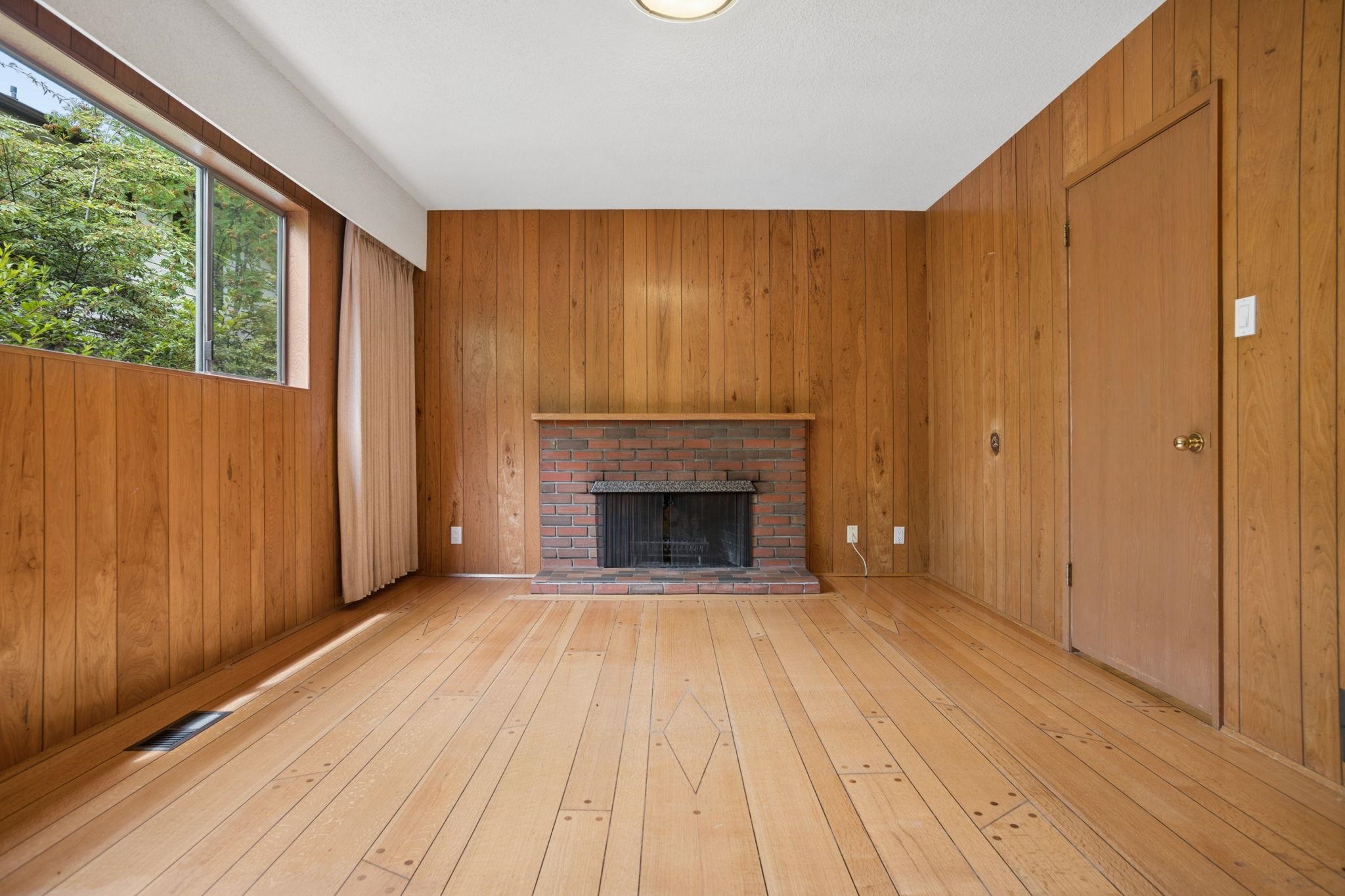 1211 CHARTWELL DRIVE