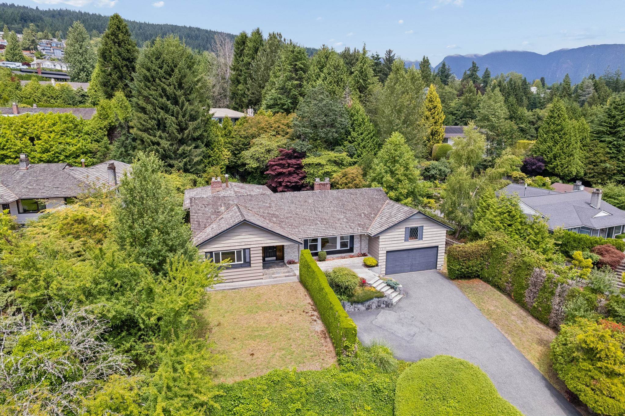 1211 CHARTWELL DRIVE
