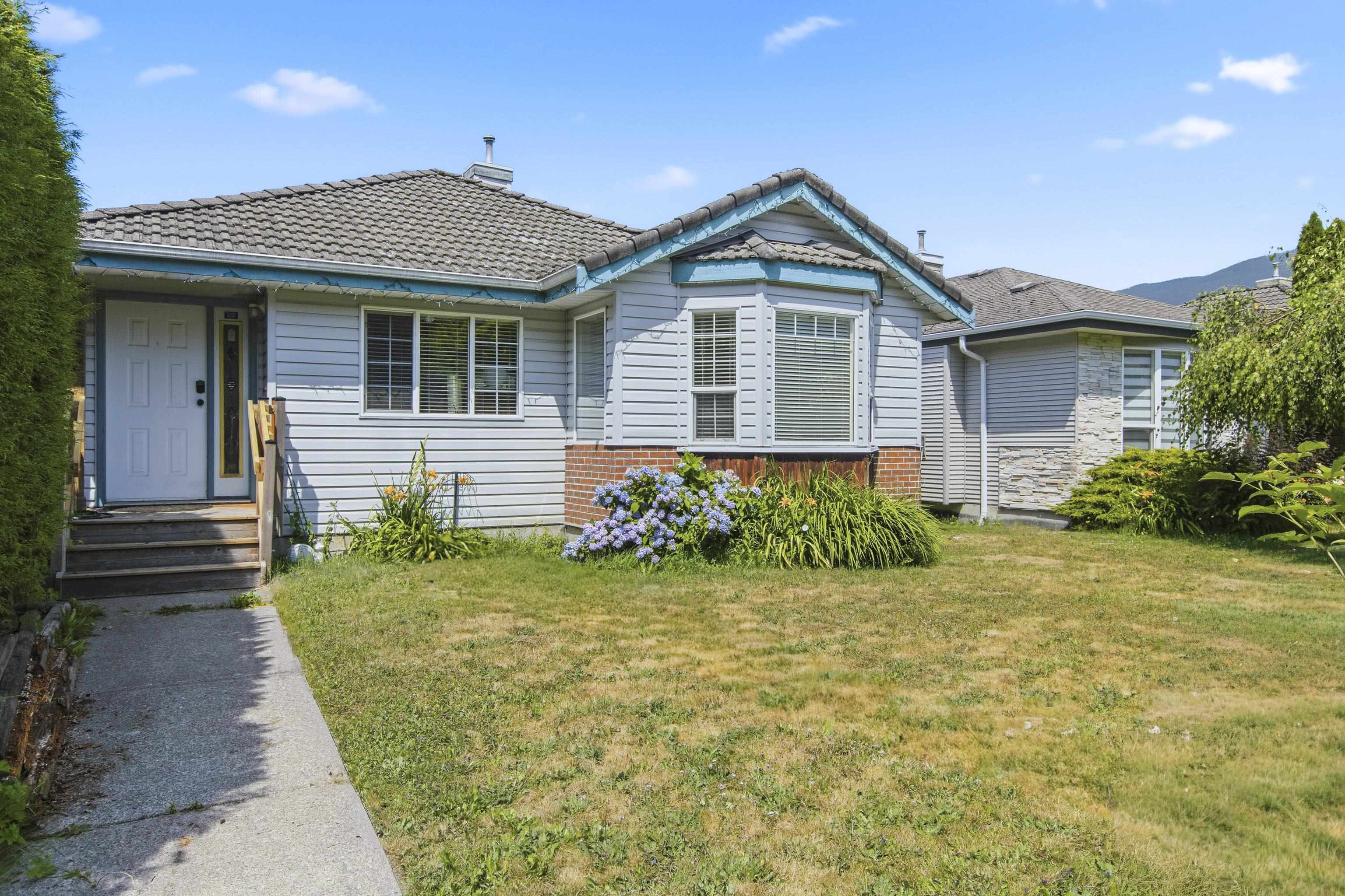 1827 MAMQUAM ROAD