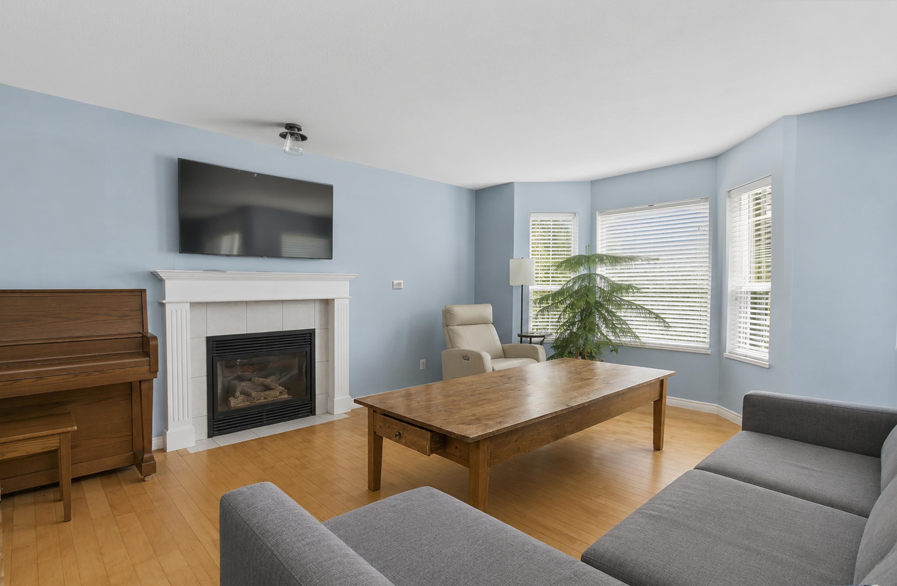 1827 MAMQUAM ROAD