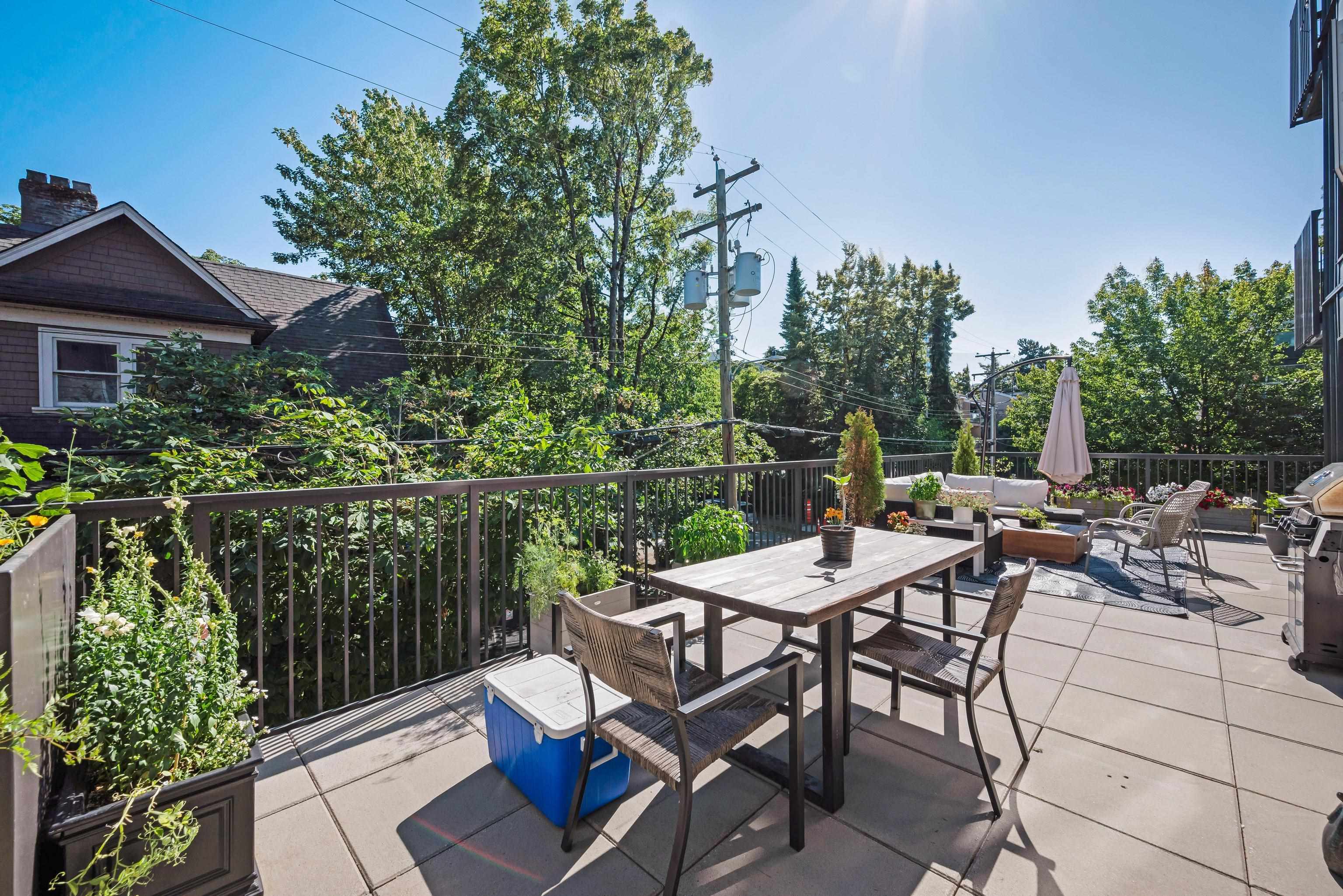 221 2520 GUELPH STREET