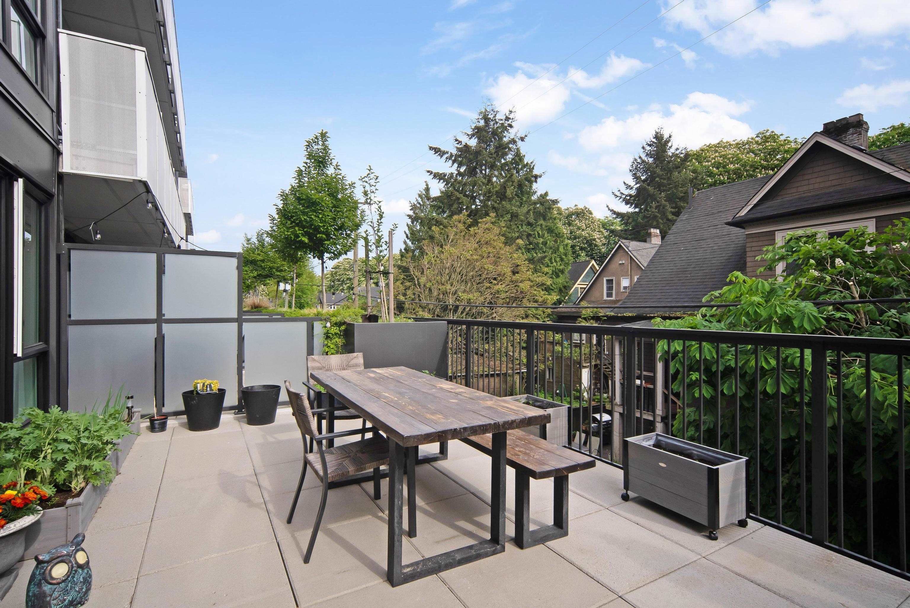 221 2520 GUELPH STREET