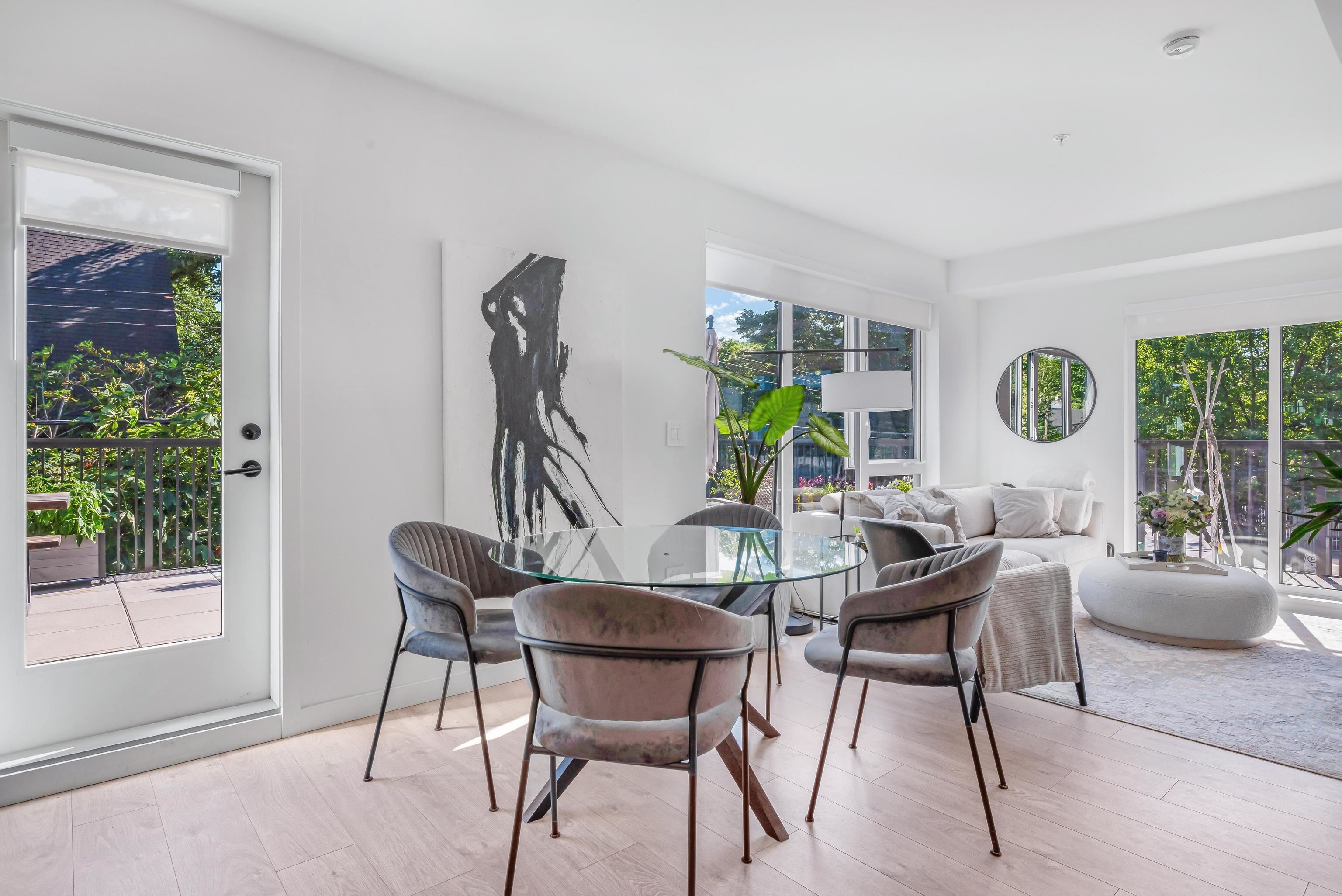 221 2520 GUELPH STREET