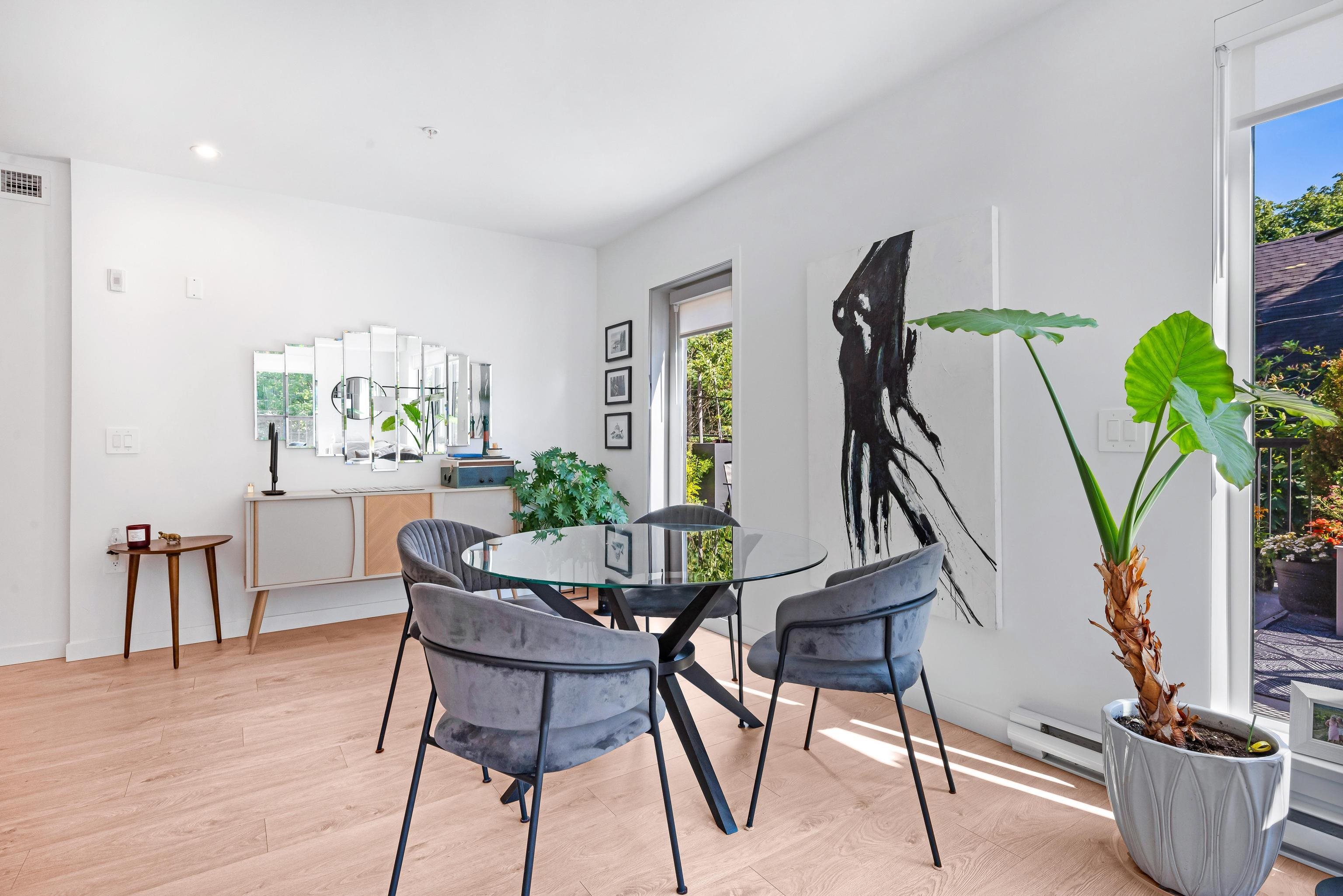 221 2520 GUELPH STREET