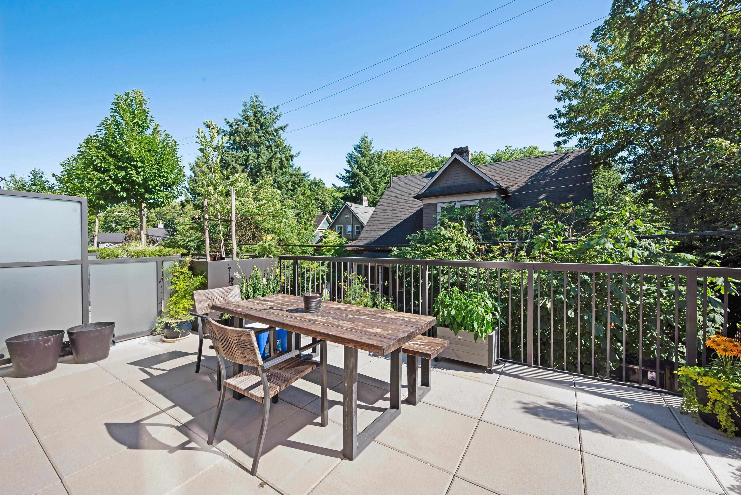 221 2520 GUELPH STREET