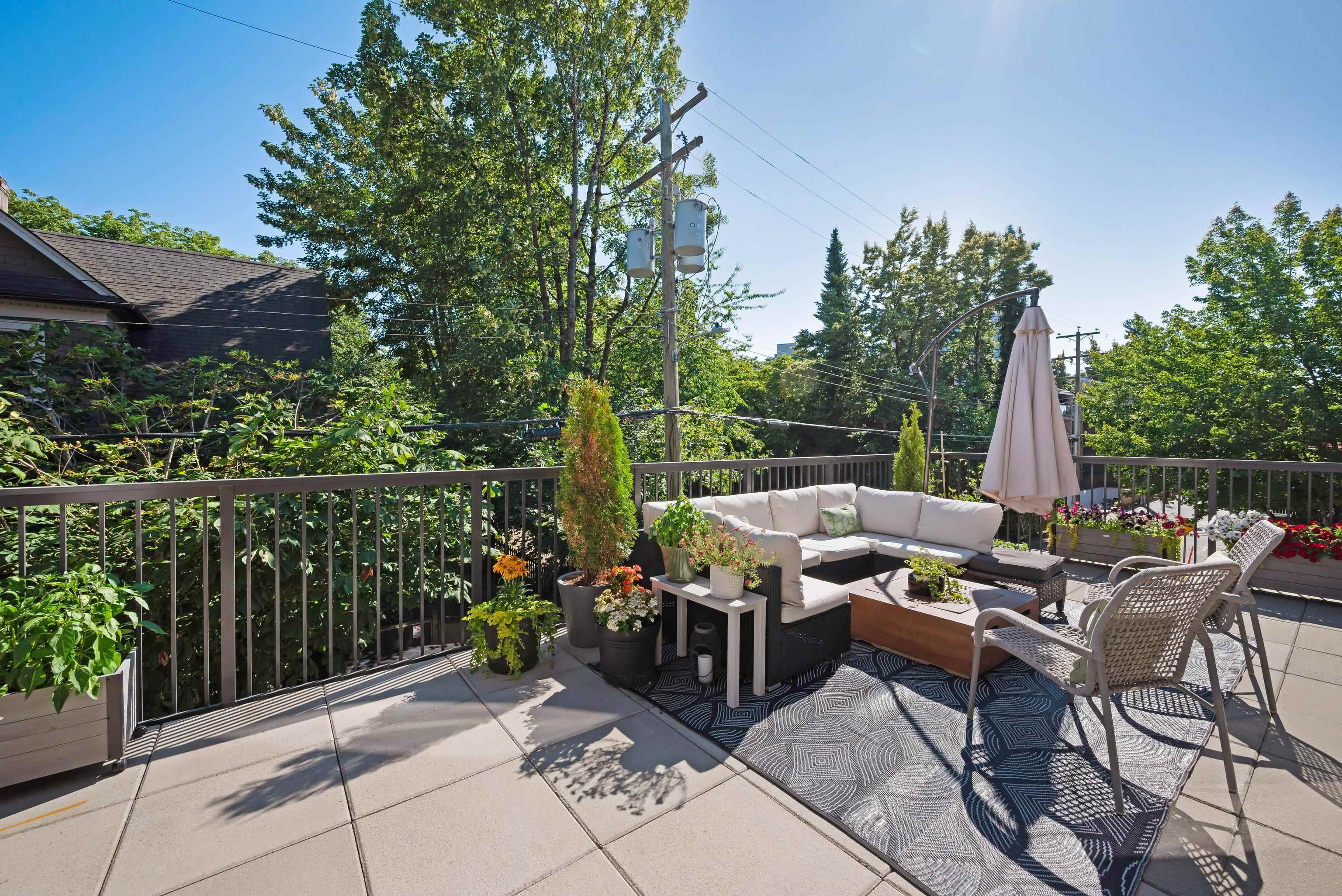 221 2520 GUELPH STREET