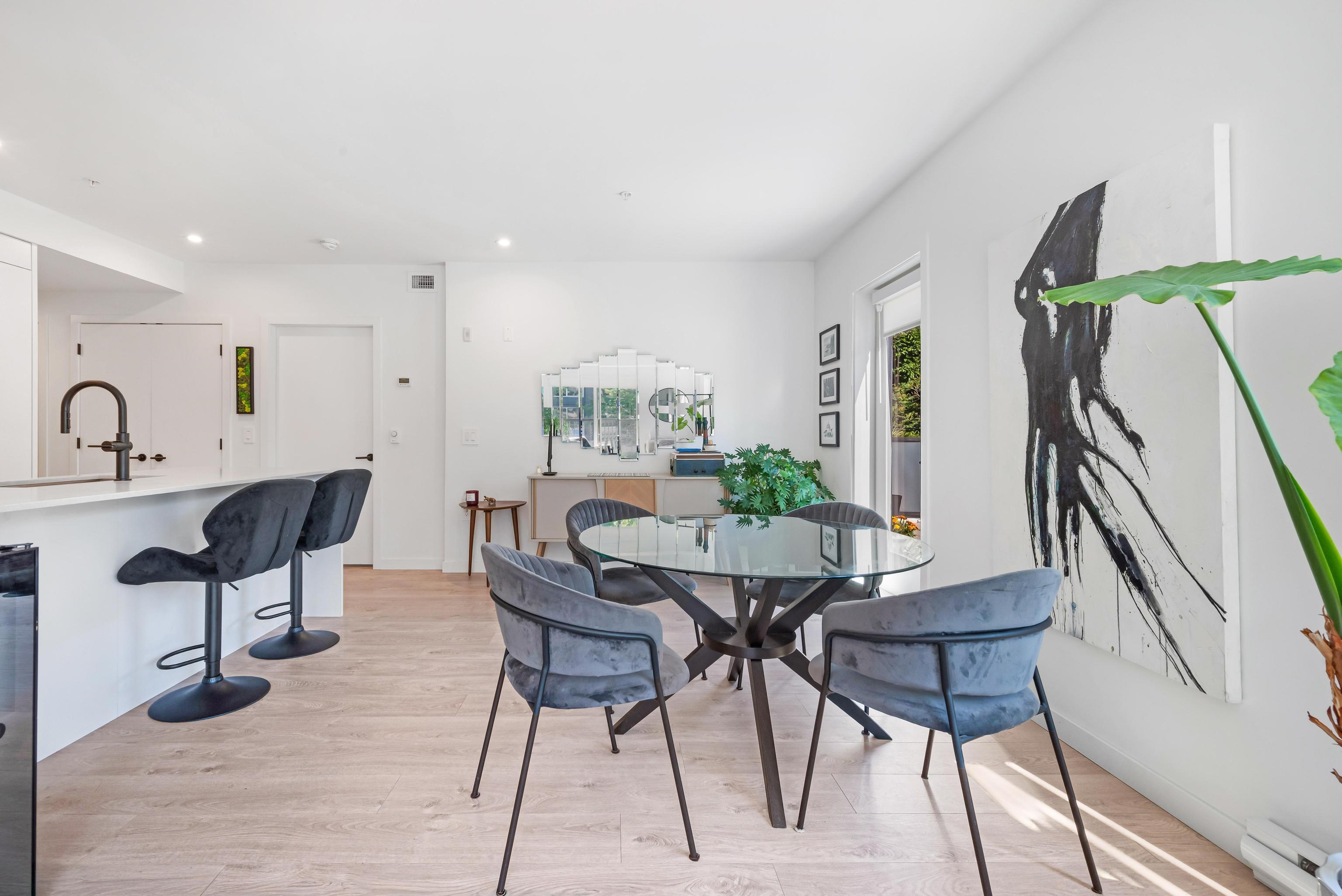 221 2520 GUELPH STREET