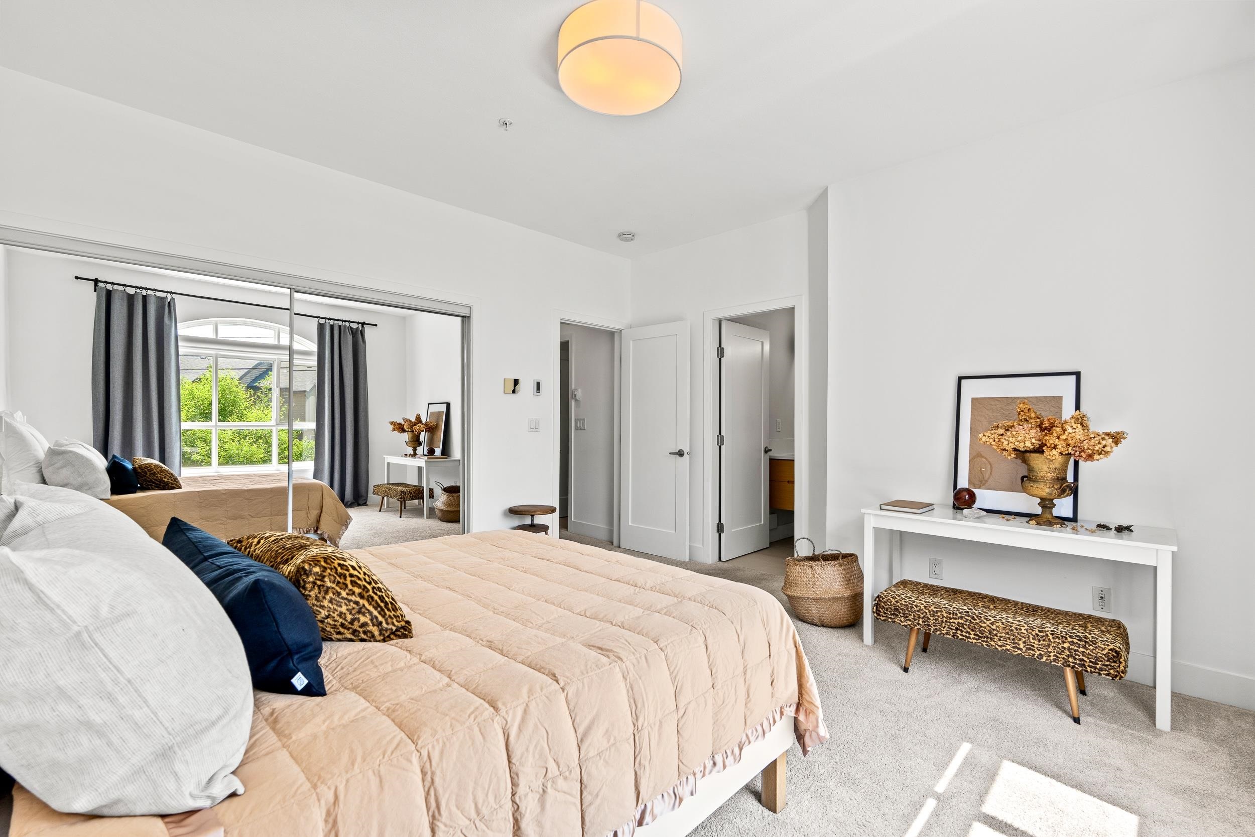 2 258 W 14TH STREET