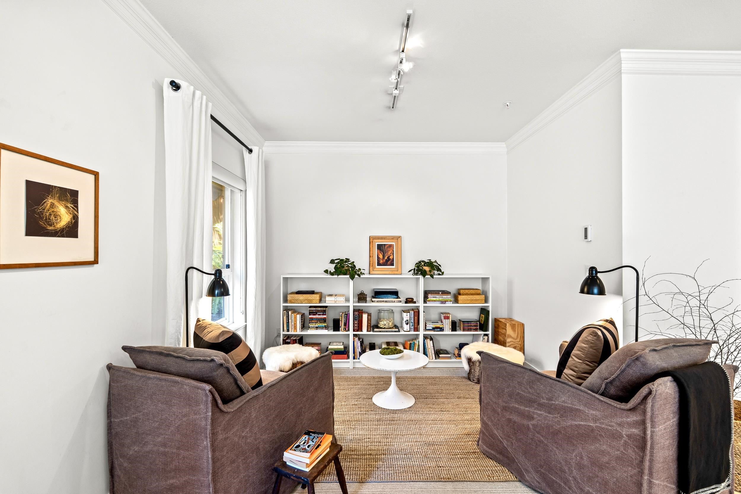 2 258 W 14TH STREET