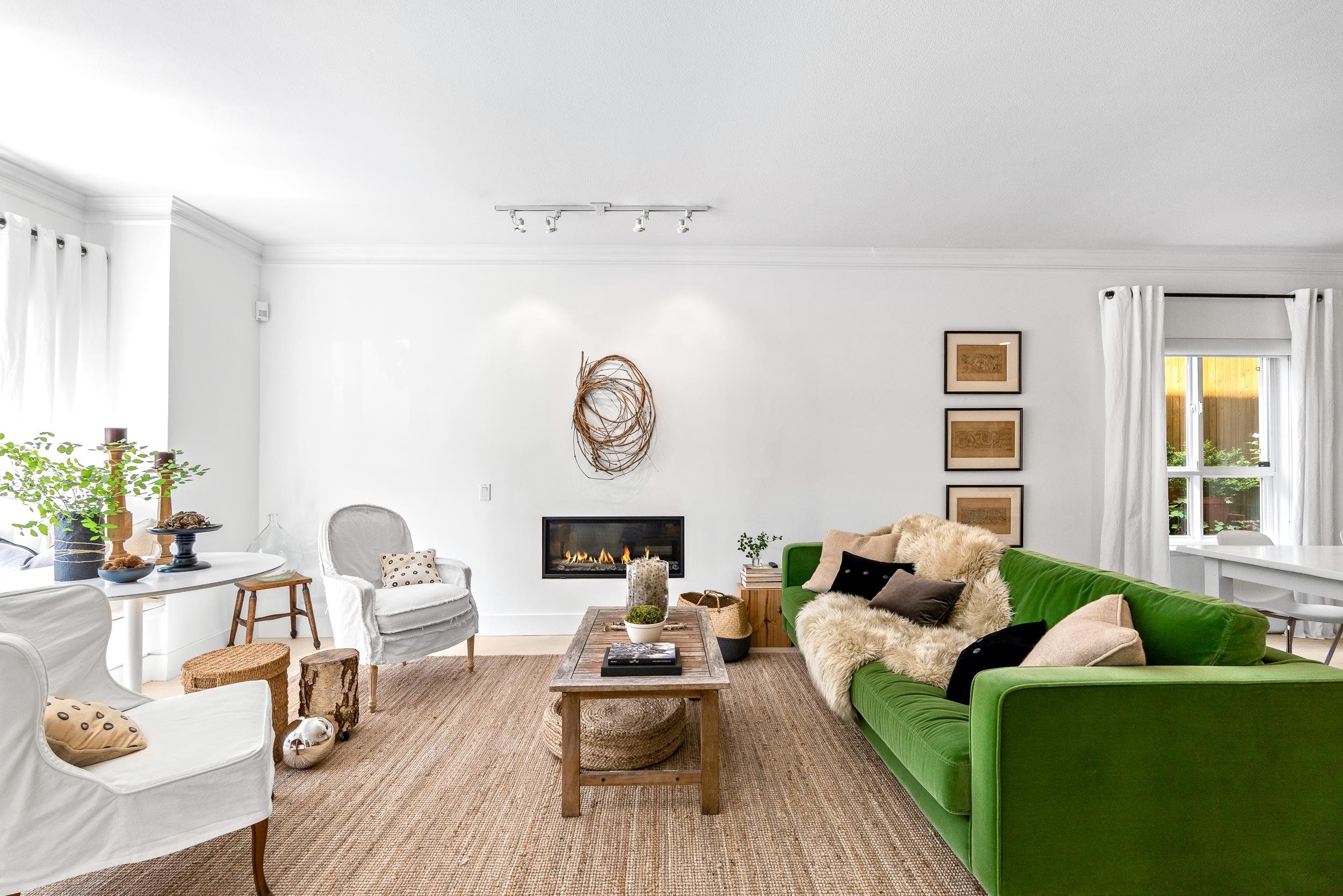 2 258 W 14TH STREET