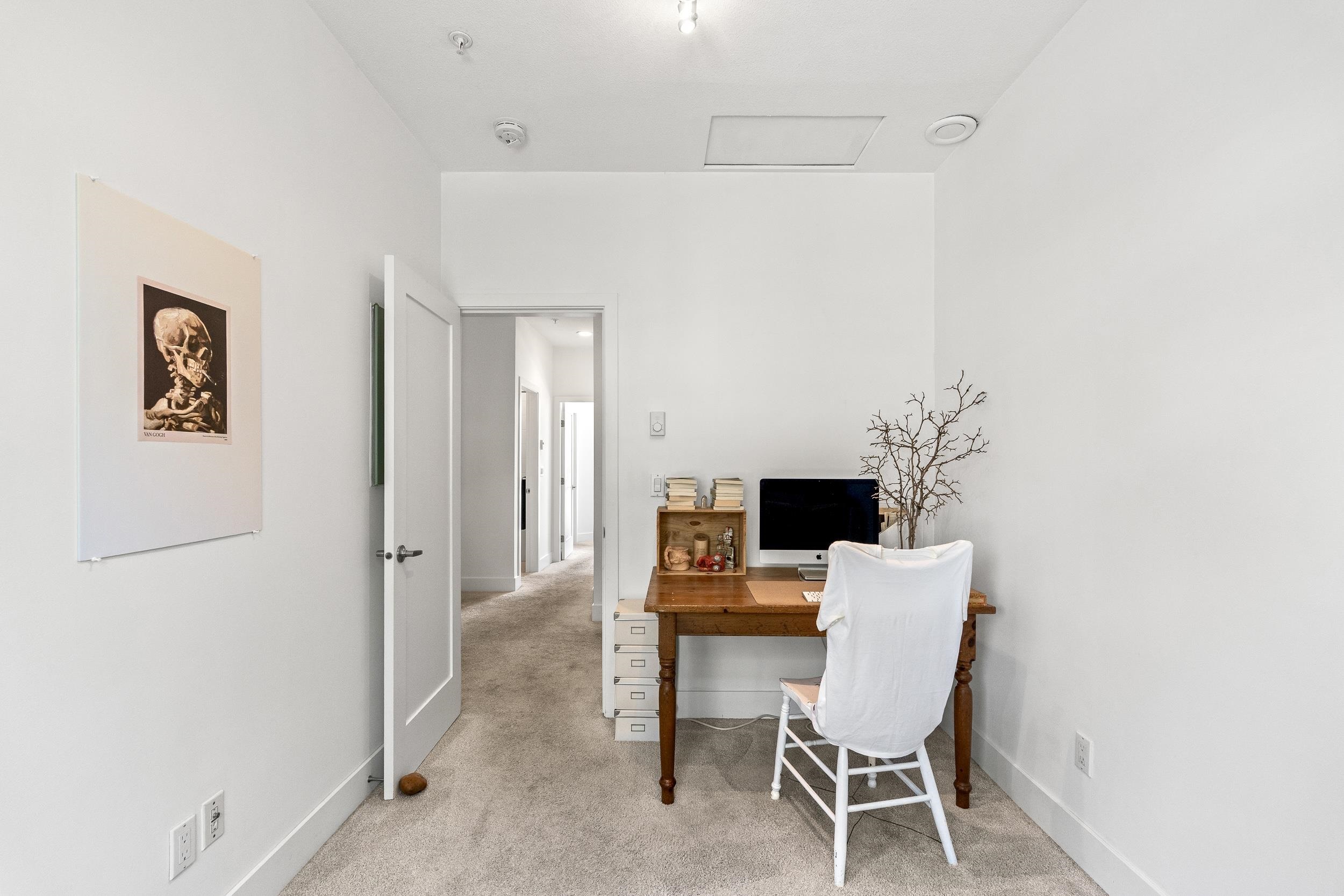 2 258 W 14TH STREET