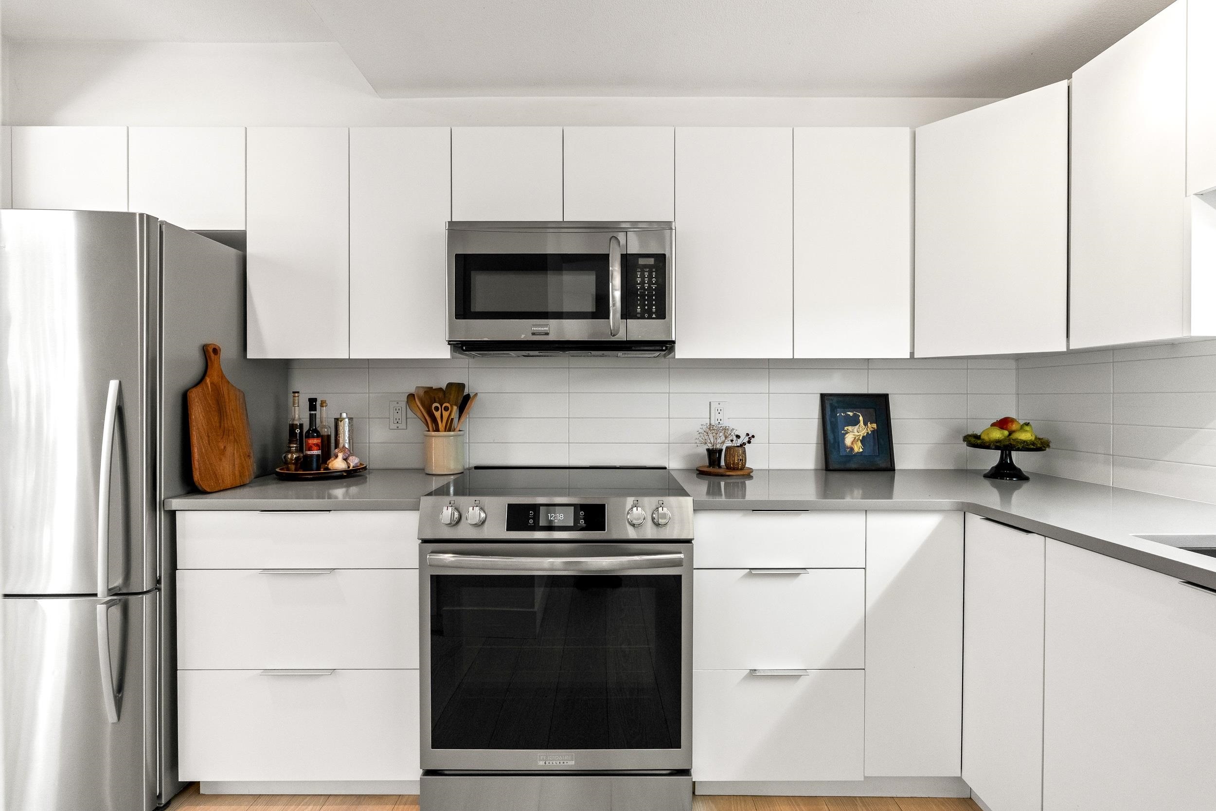 2 258 W 14TH STREET