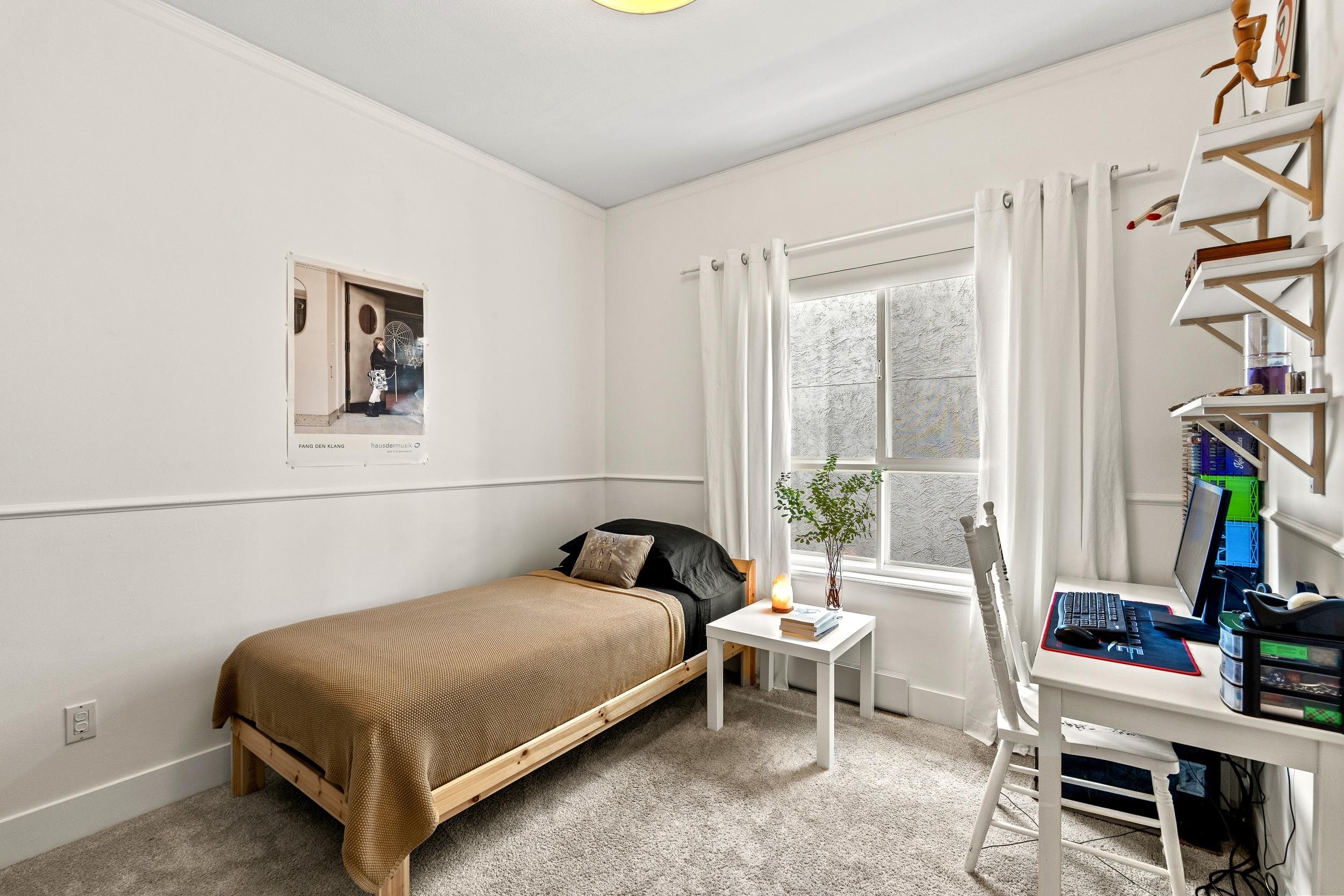 2 258 W 14TH STREET
