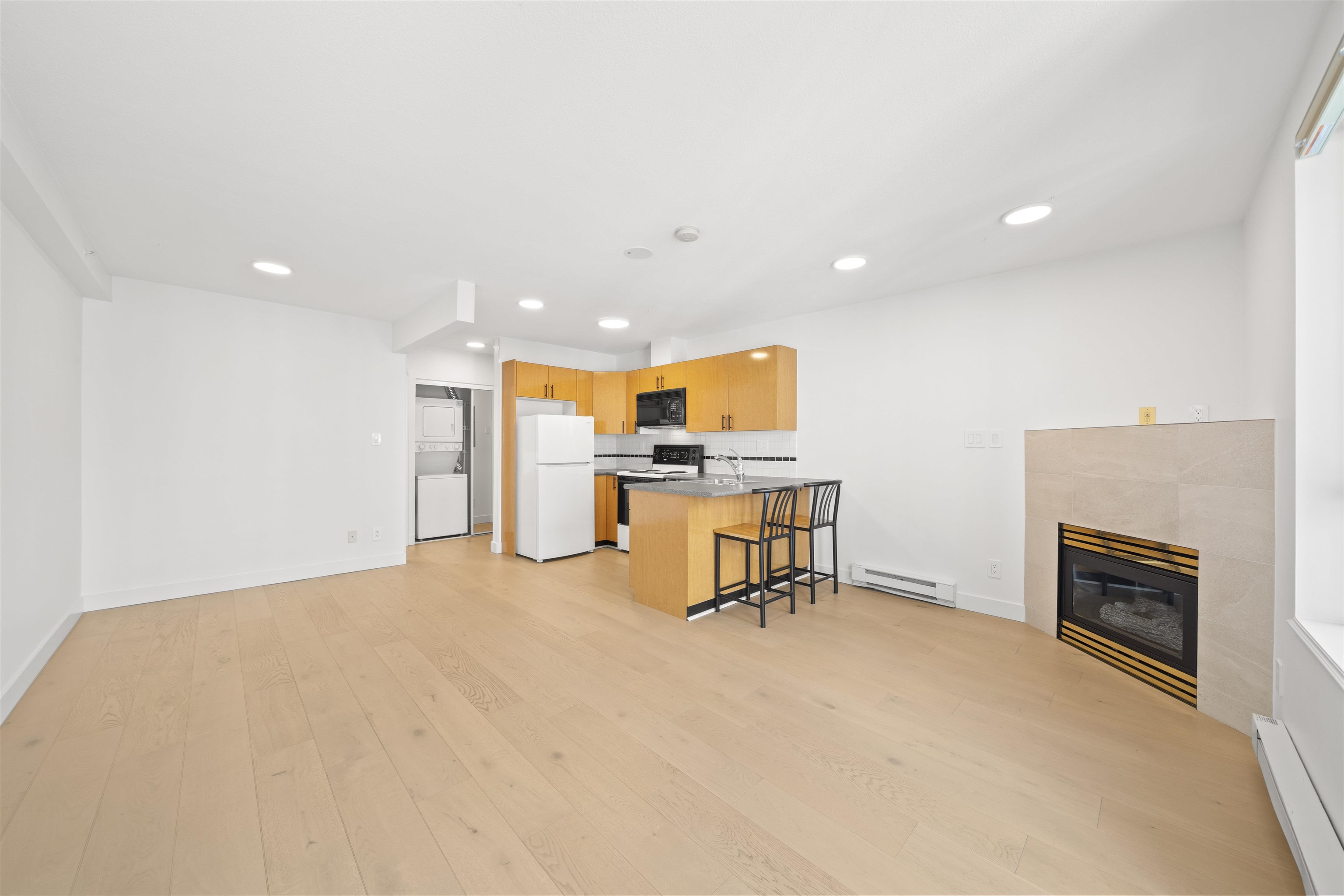 1610 939 HOMER STREET