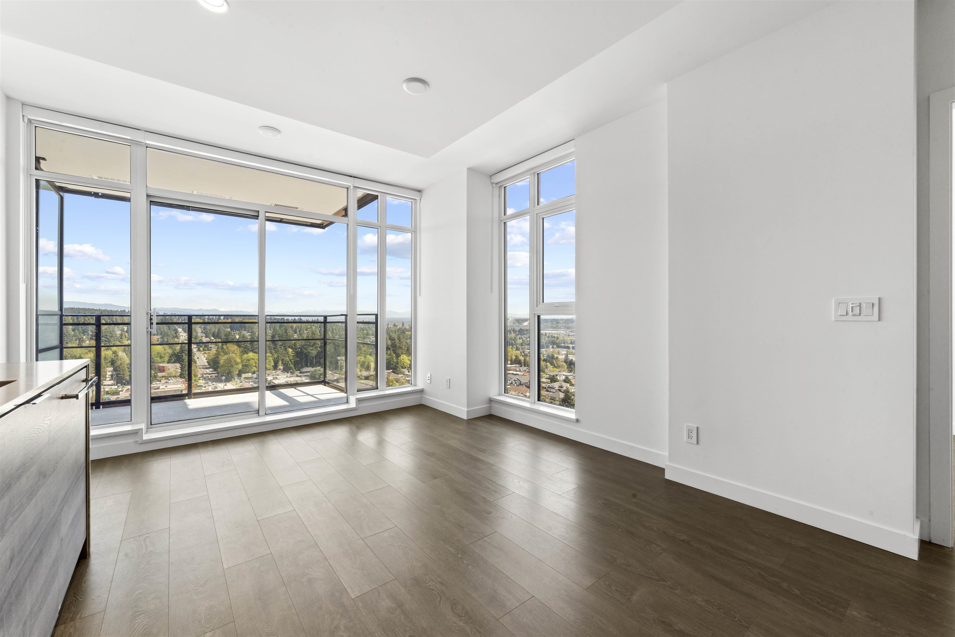 1203 1045 AUSTIN AVENUE