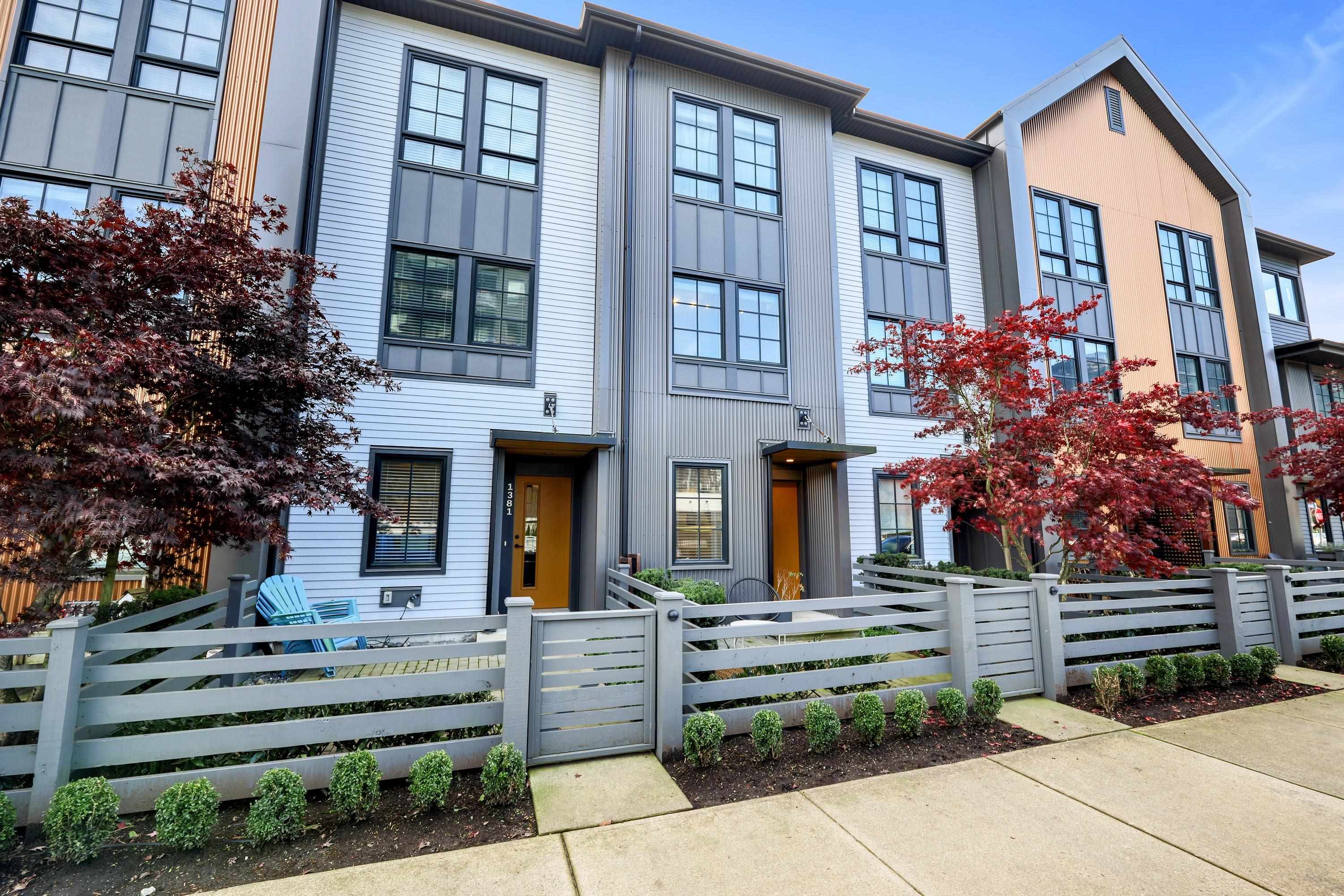 1379 MARINASIDE PLACE