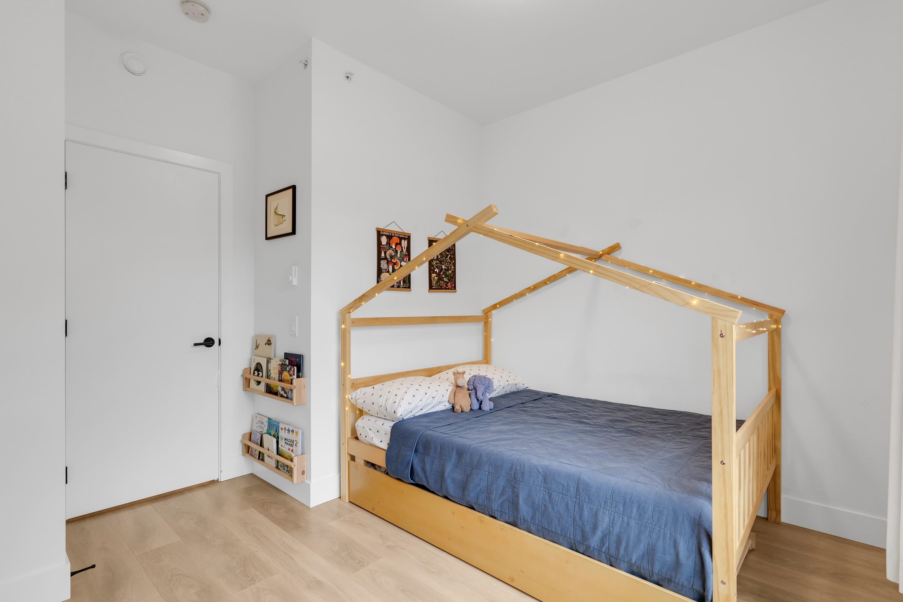 1379 MARINASIDE PLACE
