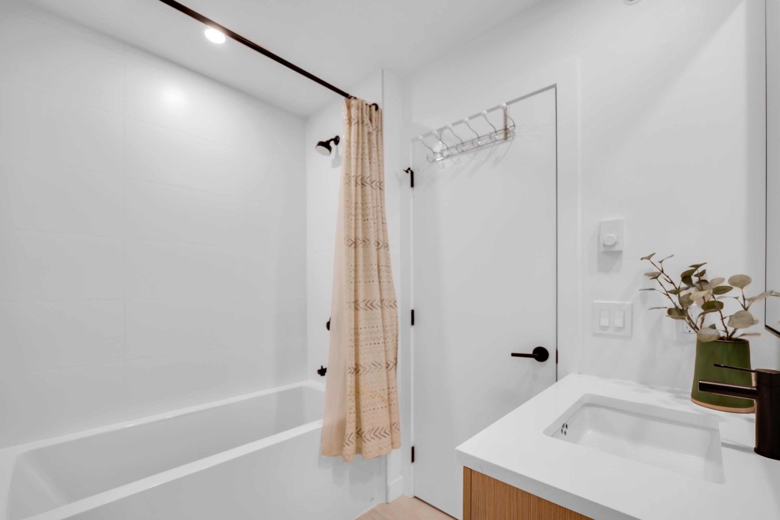 1379 MARINASIDE PLACE