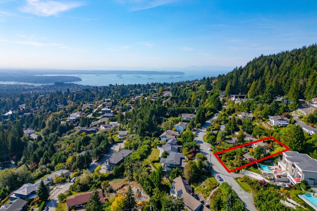560 CRAIGMOHR DRIVE