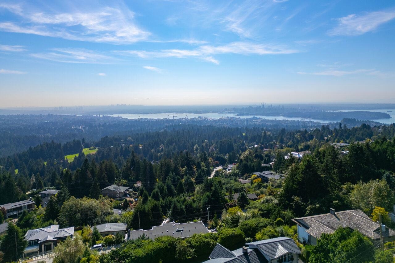 560 CRAIGMOHR DRIVE