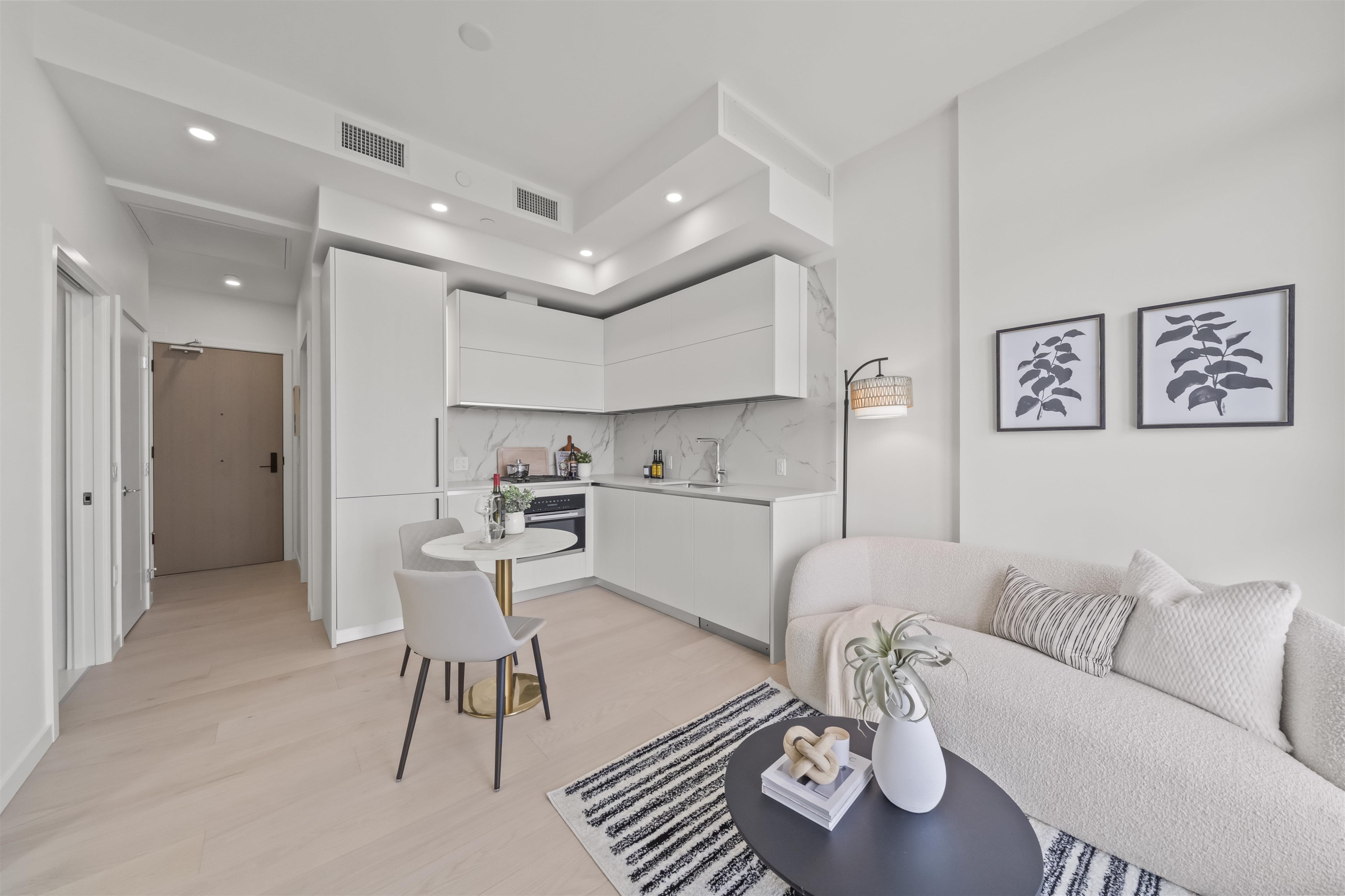 904 8415 GRANVILLE STREET