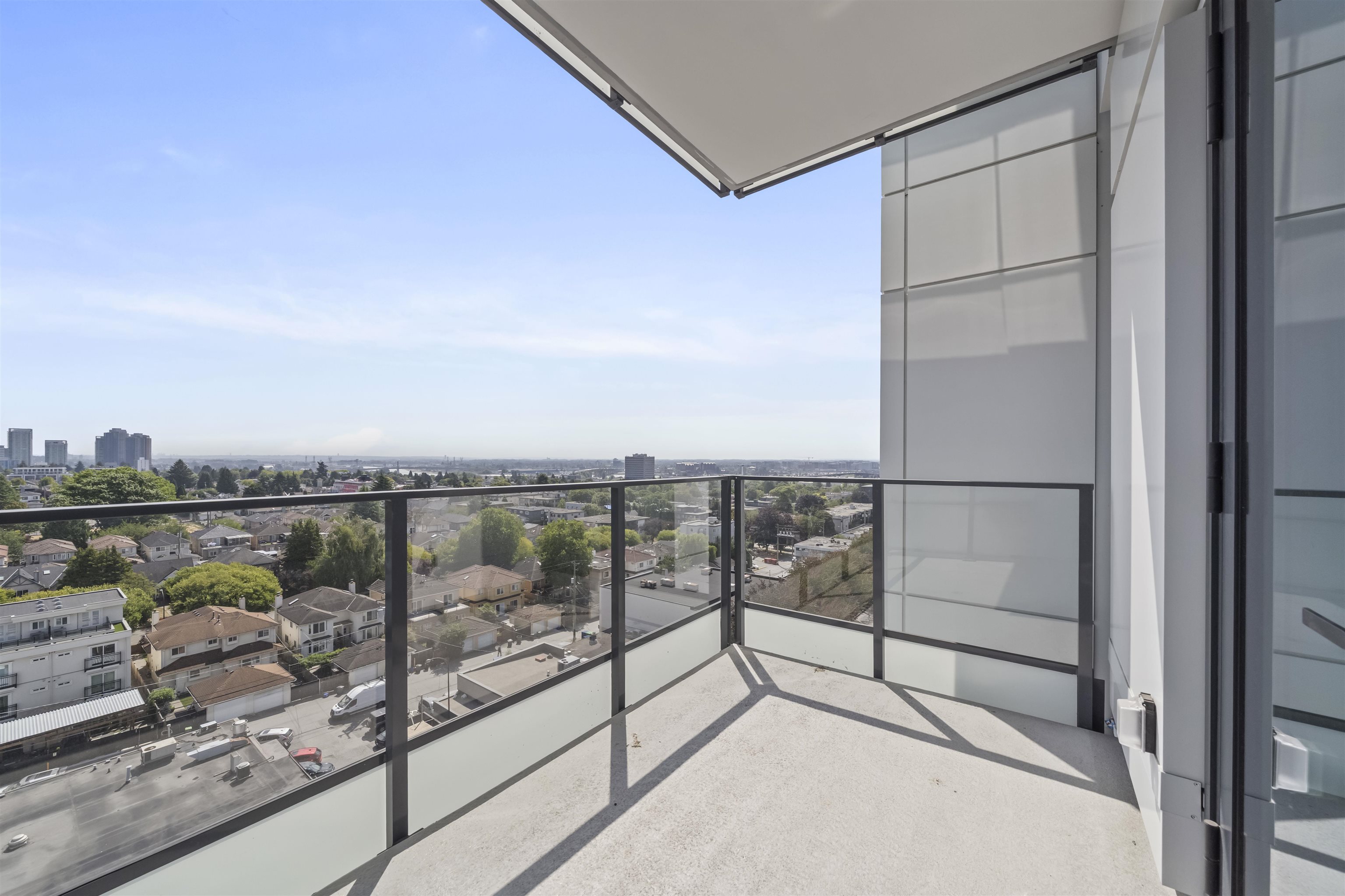 904 8415 GRANVILLE STREET