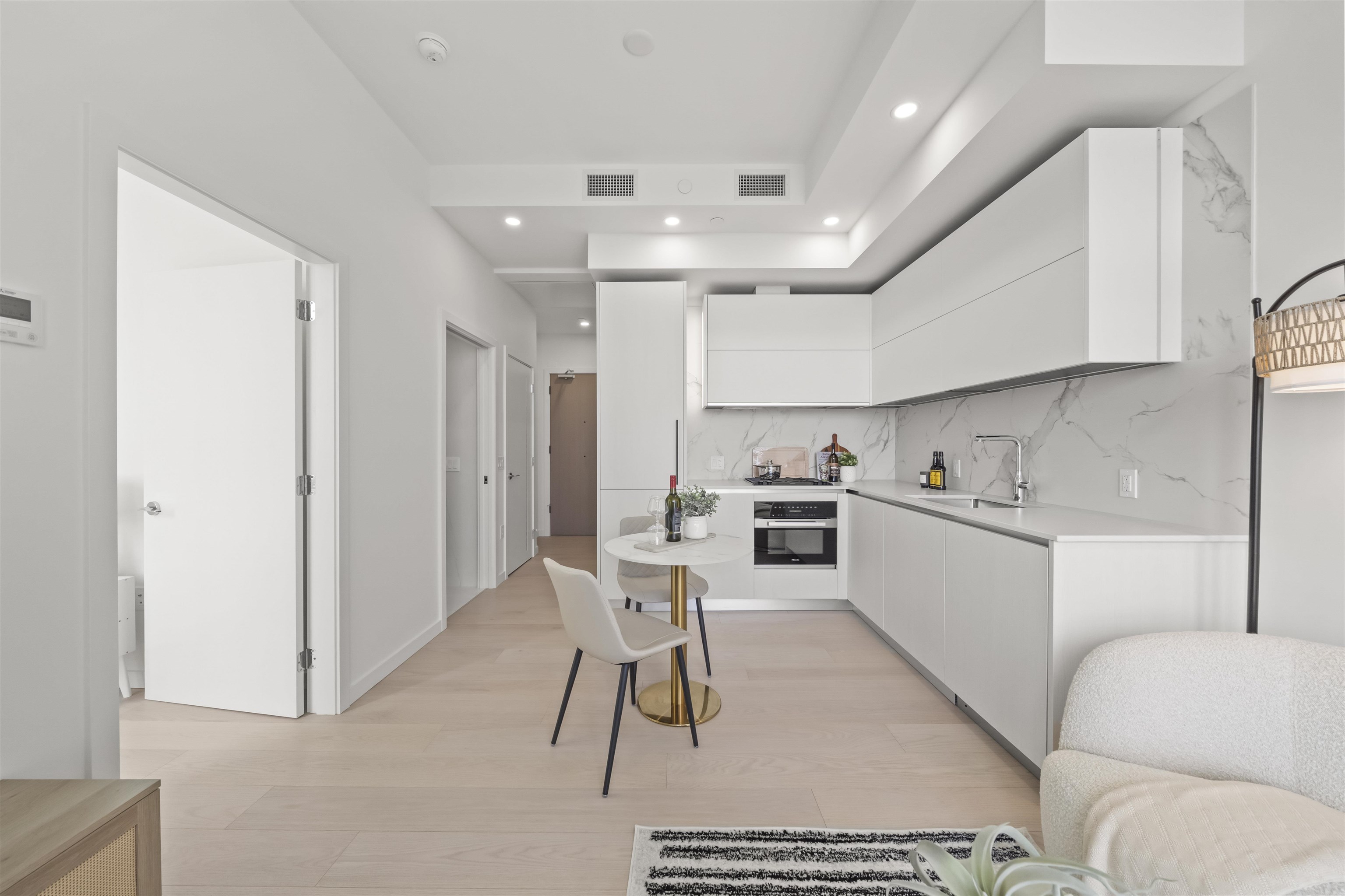 904 8415 GRANVILLE STREET