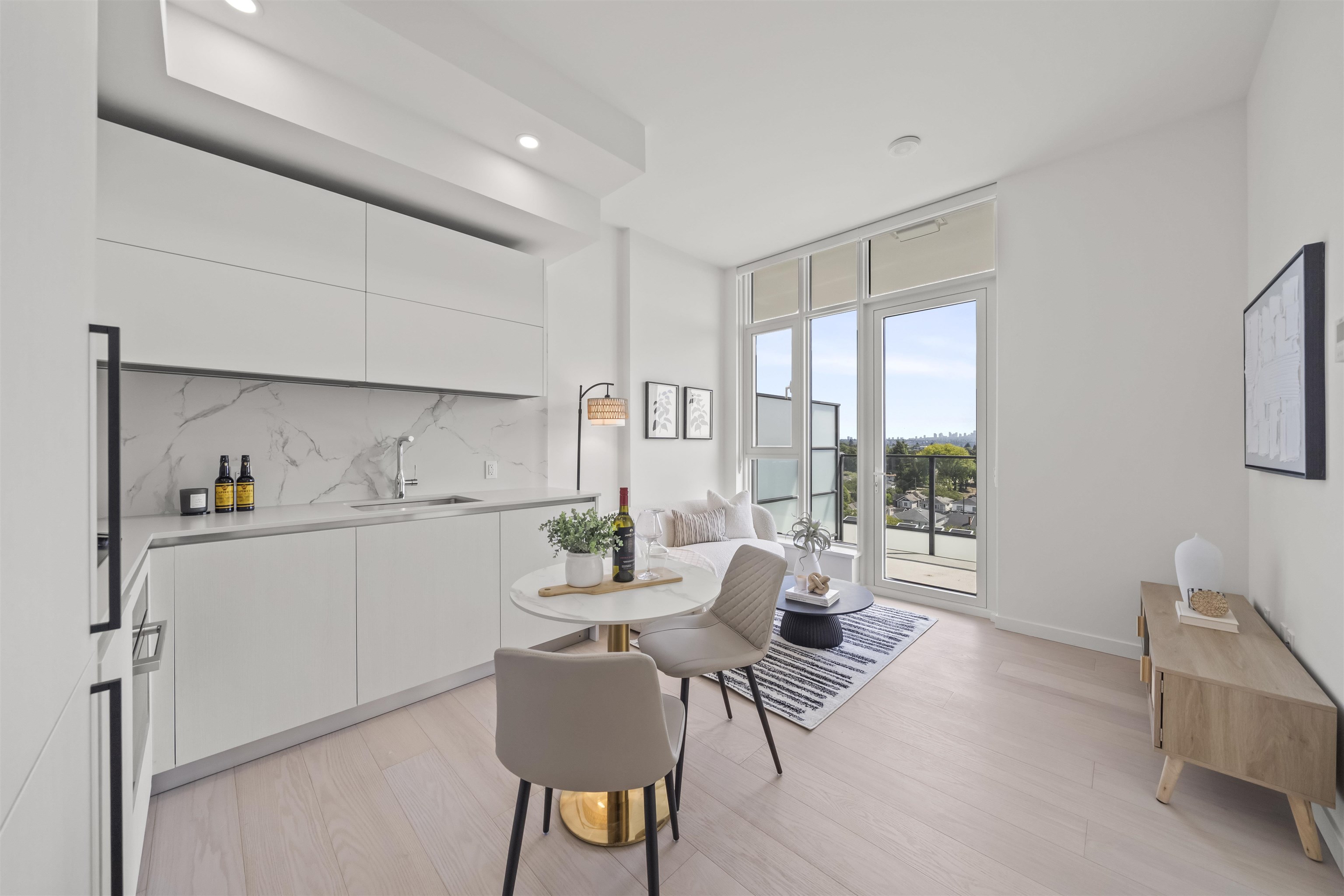 904 8415 GRANVILLE STREET