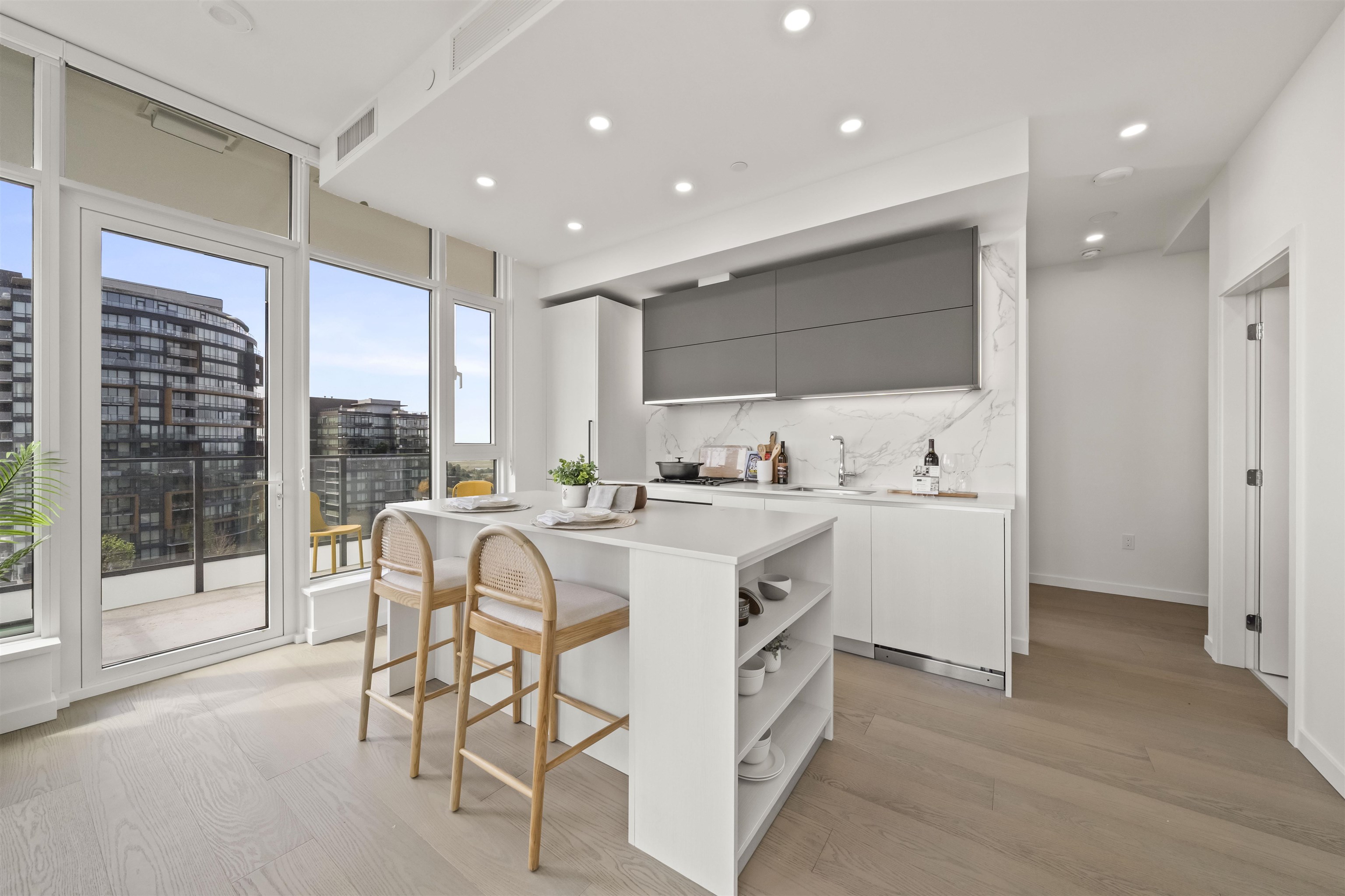 905 8415 GRANVILLE STREET