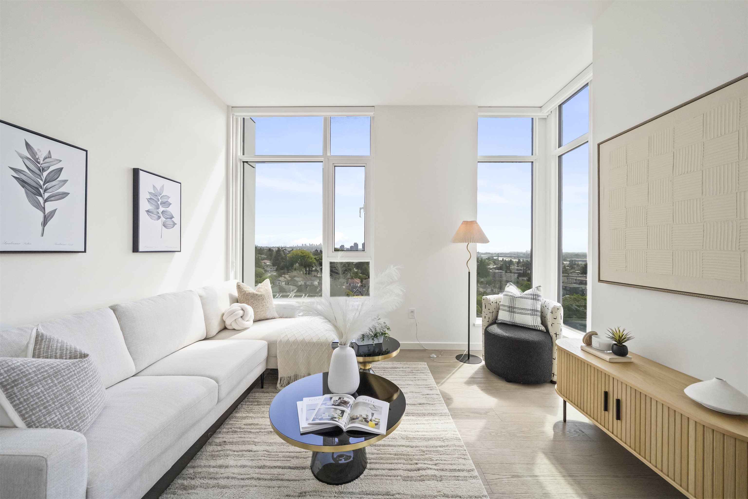 905 8415 GRANVILLE STREET