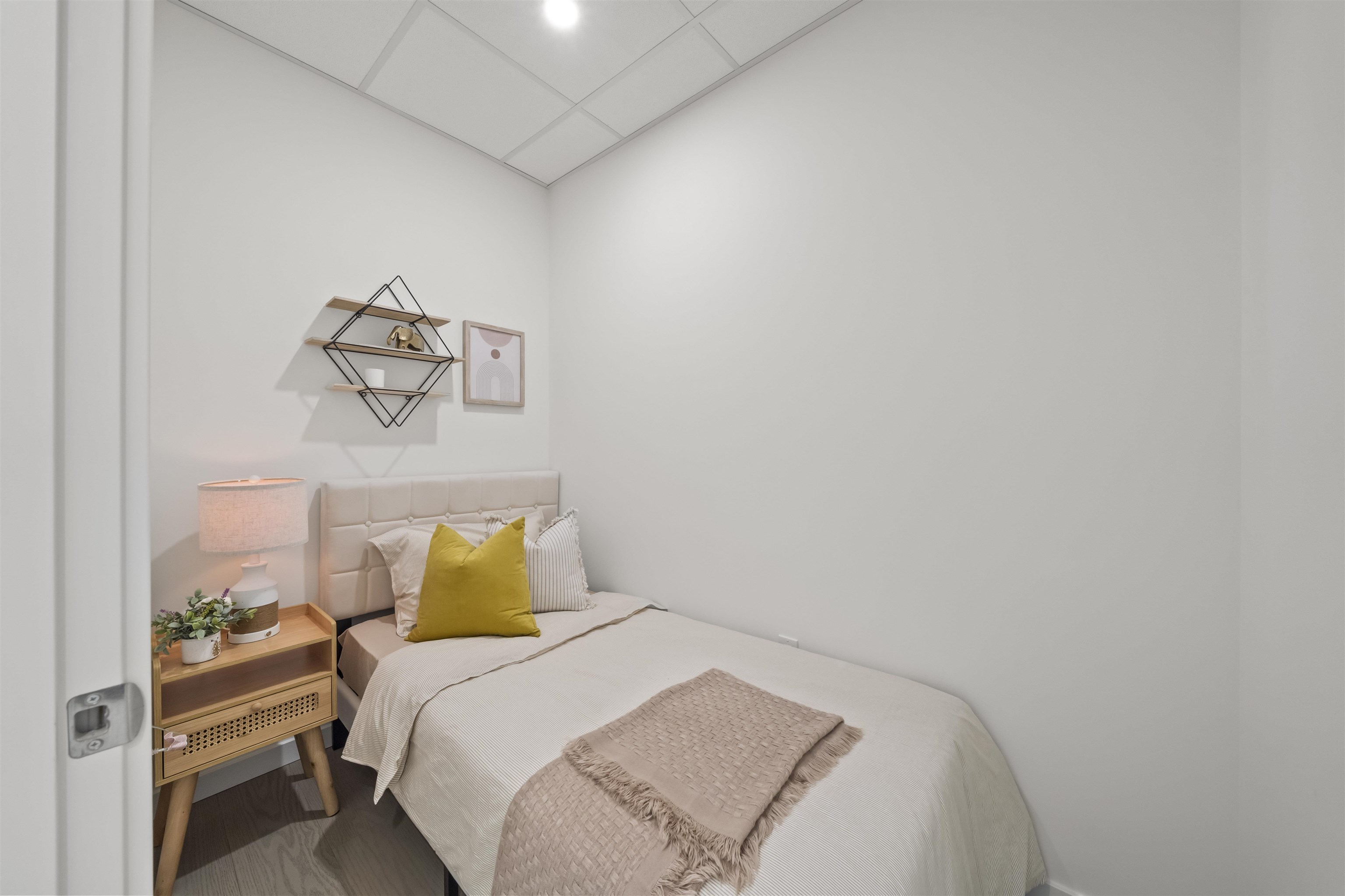 905 8415 GRANVILLE STREET